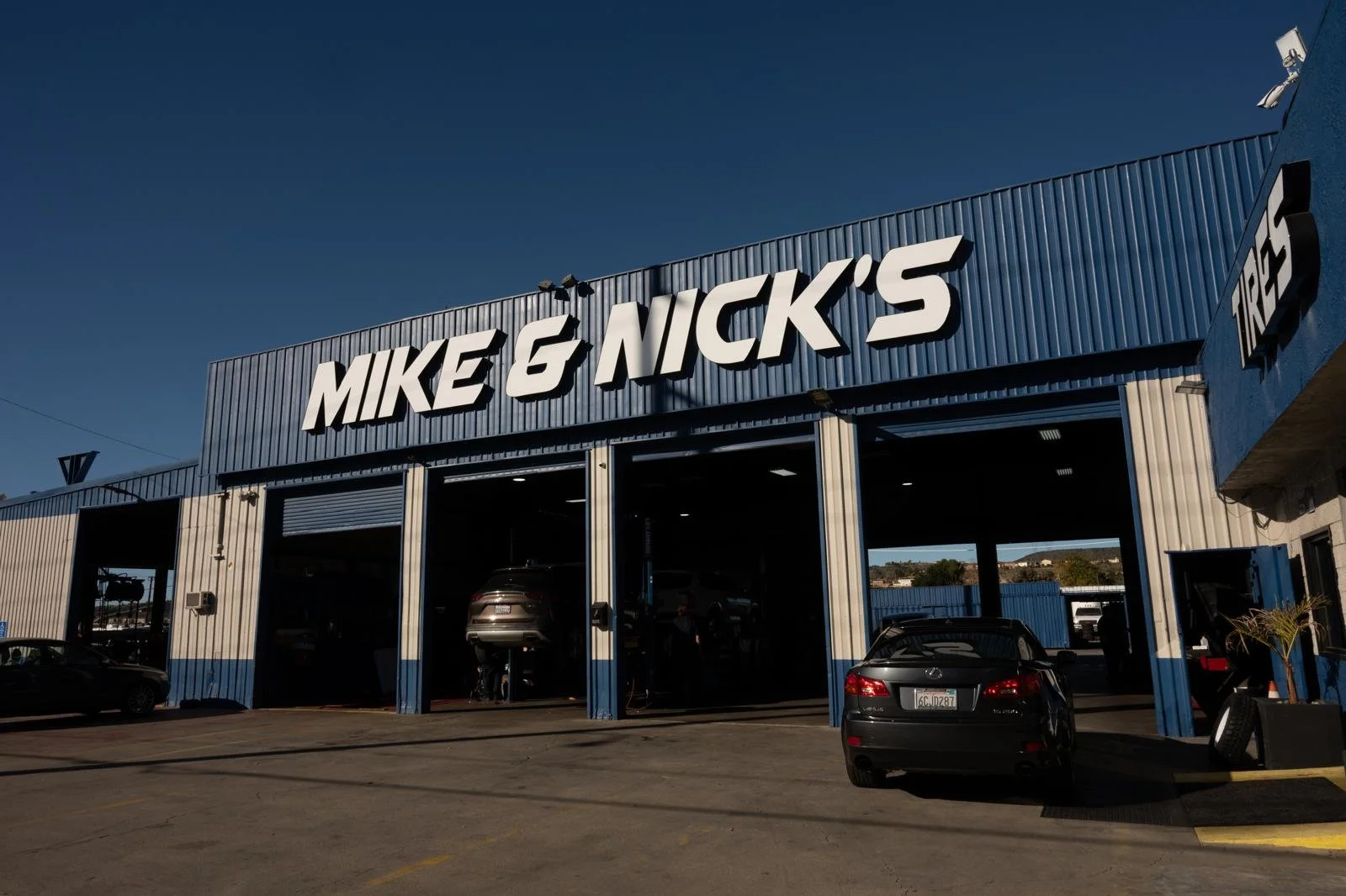 Dealership vs Local Auto Shop in Santa Clarita: What’s the Real Difference and Which One Makes Sense for You