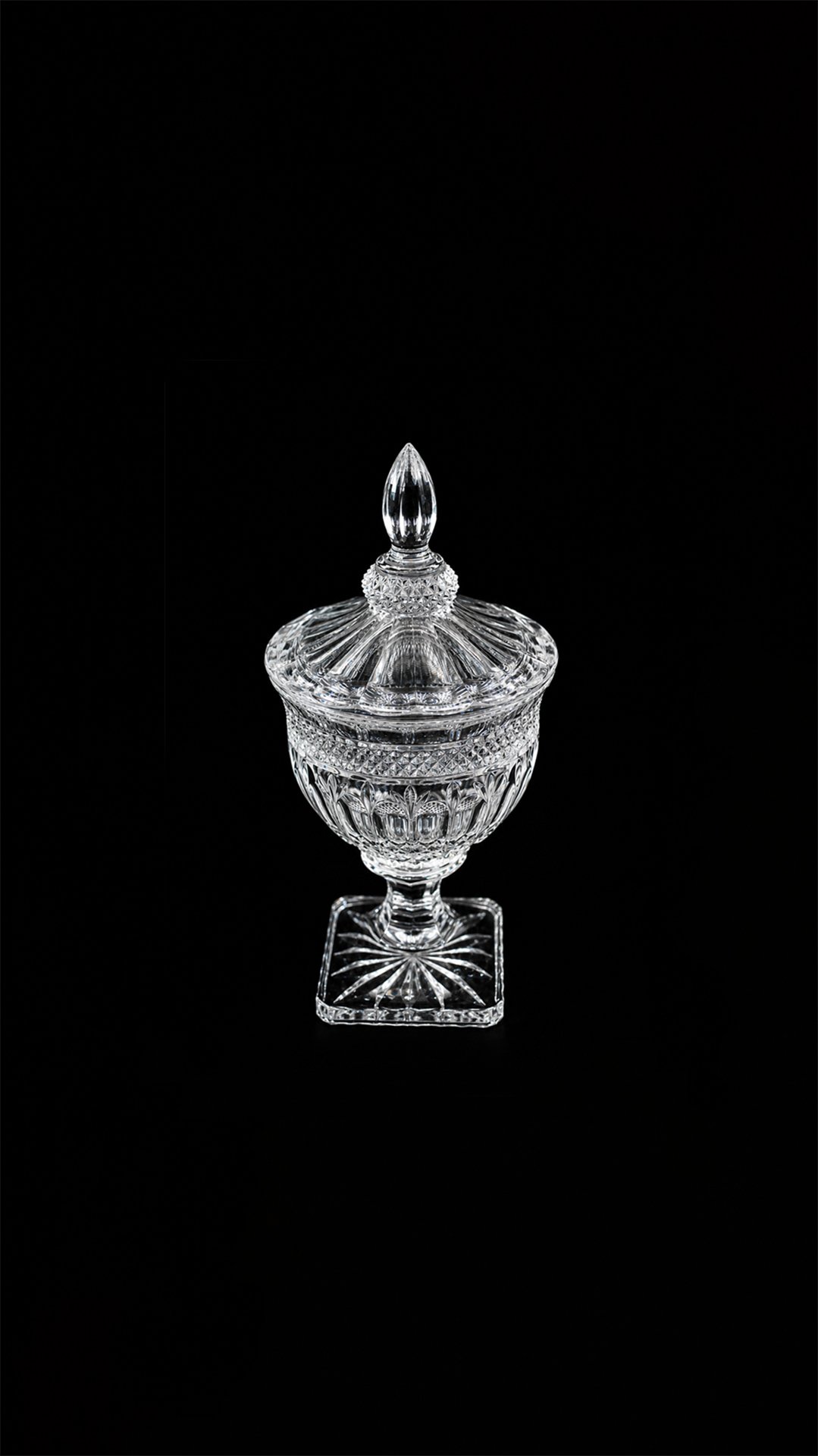 Shannon Crystal Pedestal Bonbonnière Urn with Lid