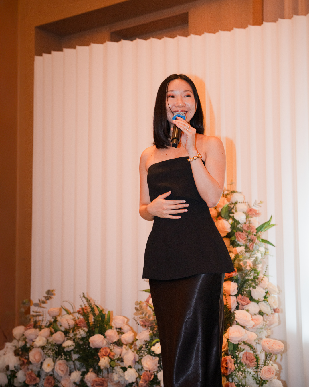 Professional bilingual female emcee in Singapore, specialising in weddings and events. Emcee services in both English and Mandarin available.