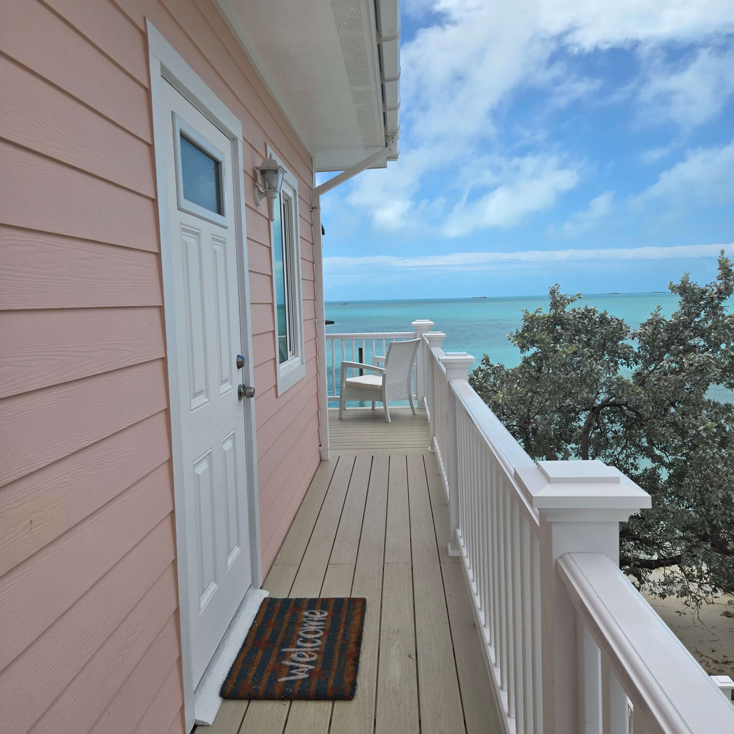 Brand-new Seaside Vacation Rentals on the waterfront in Staniel Cay
