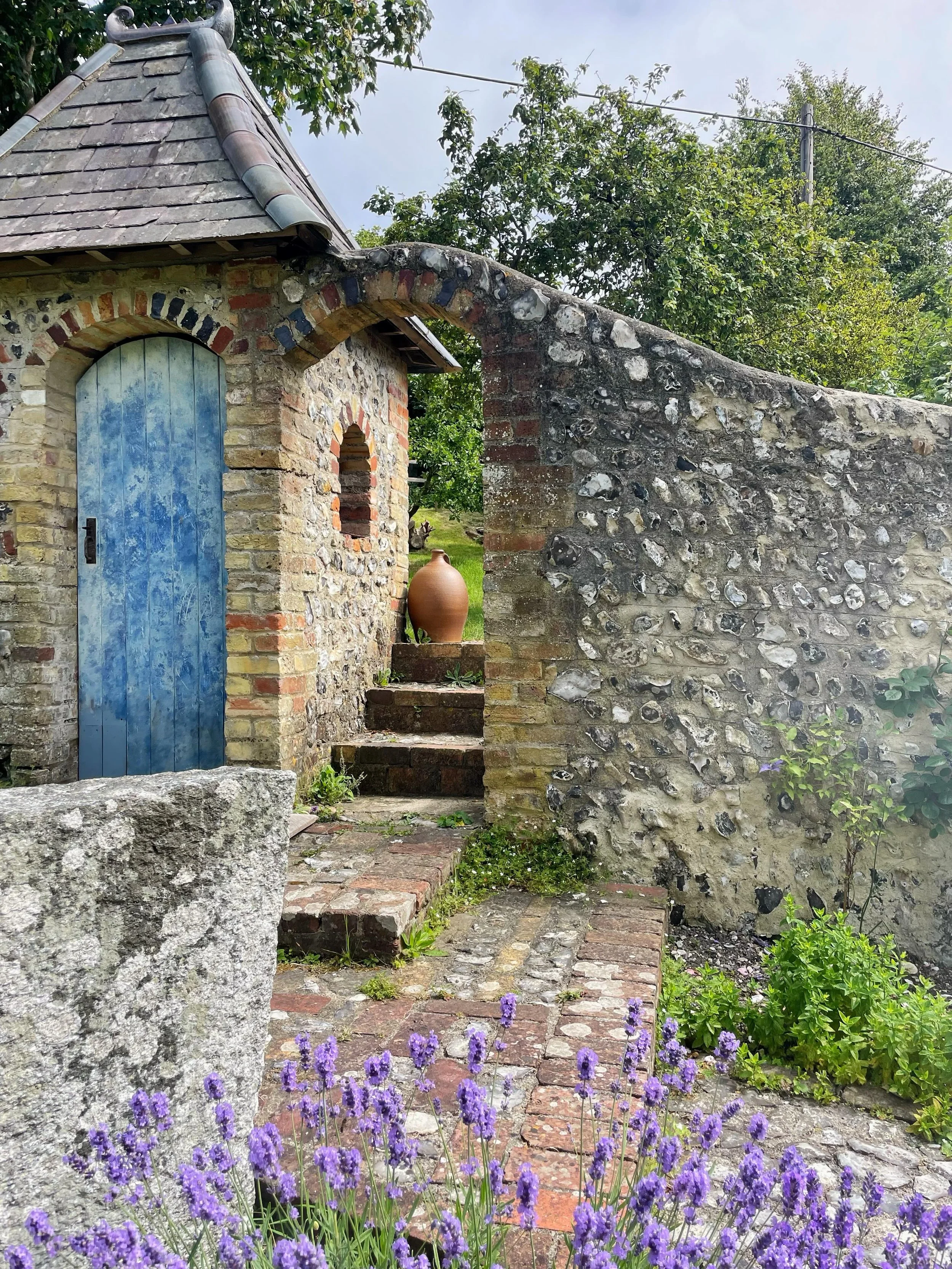 ~ THE POTTERY ~ Some gardens just have it. Heavenly day at a friend&rsquo;s Pottery.