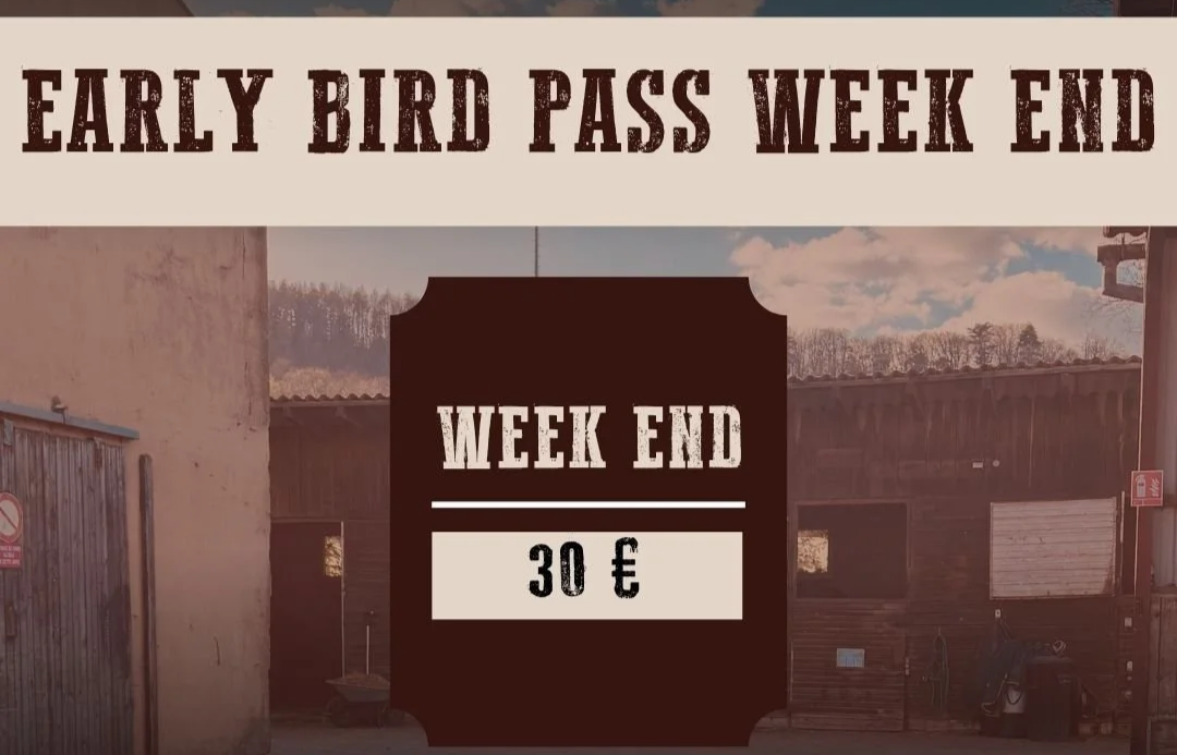 Une affiche annonçant la fin de la semaine avec un prix de 30 euros pour l'entrée ou le pass.