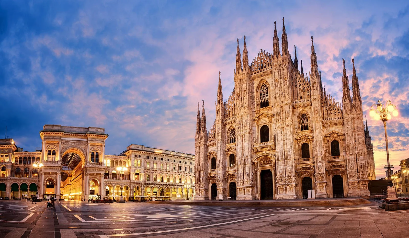 Cattedrale di Milano e Galleria Vittorio Emanuele II durante il tramonto