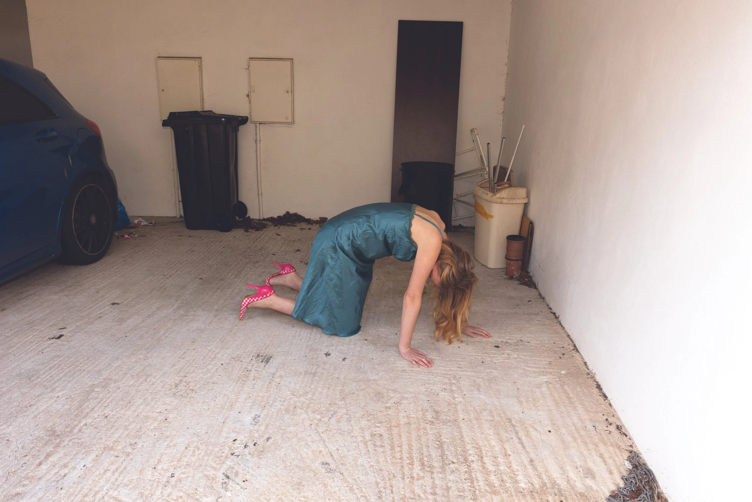 MeadM_FPH231_FashionImage_tifmillybluedress.jpeg