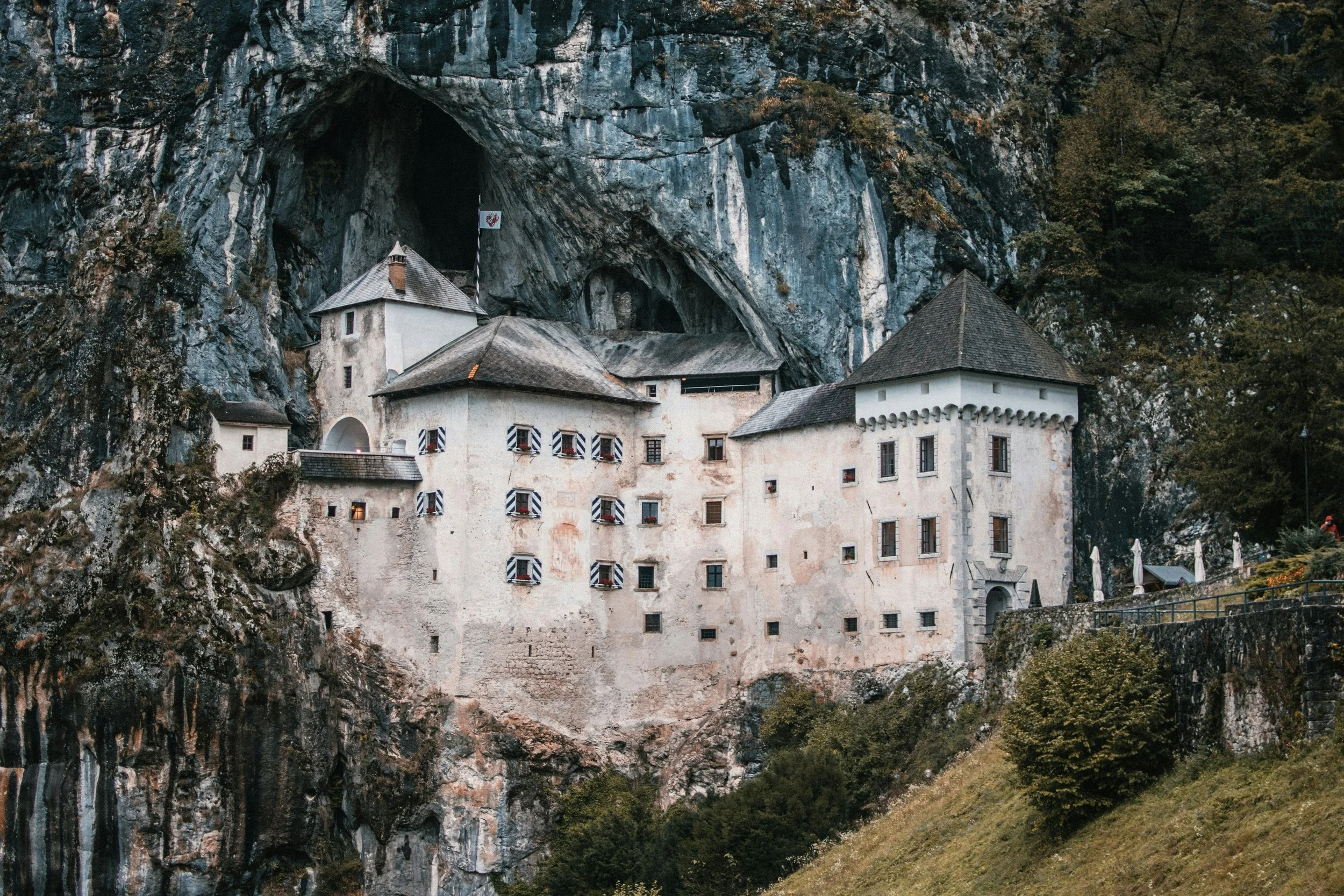 Predjama Castle SLO.jpg