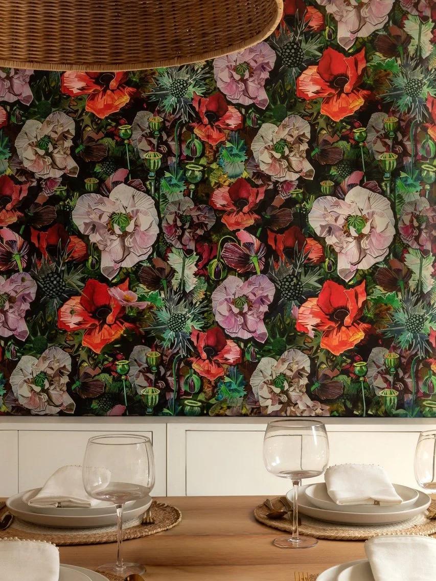 restuarant-love-in-thorns-wallpaper.jpg