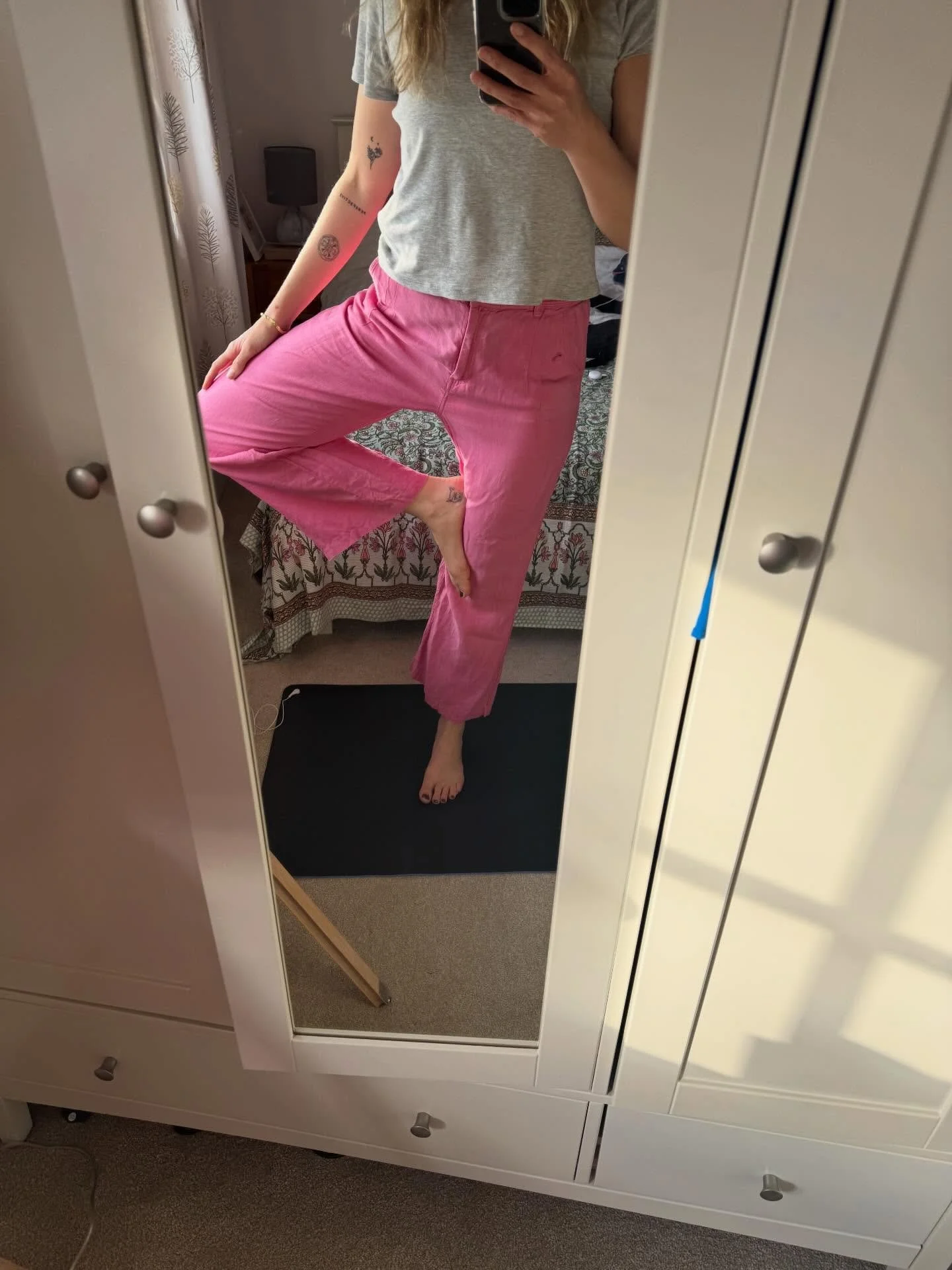 A little bit of life outside yogadais 

Pink trousers charity shop find - obsessed 
Current reads 
Malvern hills 
Dog cuddles and Couples Therapy 
Cute cards 
A gorgeous massage with @solaceasiatherapy 
A moment for this delicious sauerkraut
Tuesday 