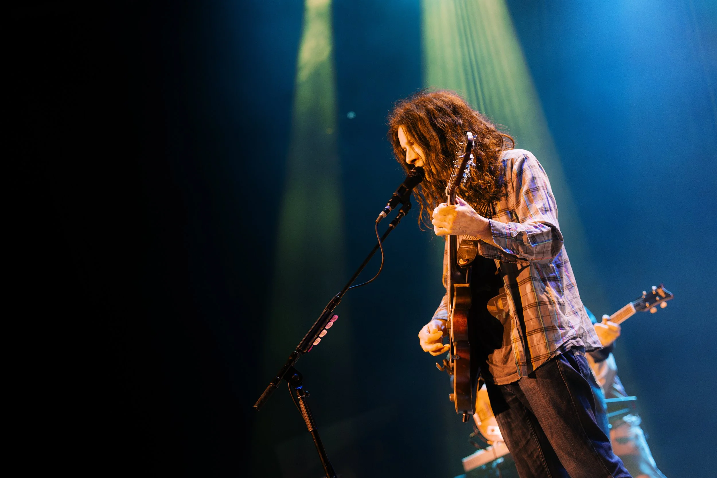  NASHVILLE, TENNESSEE - July 18: Kurt Vile brings his “KV’s Been Good to Me” Tour to Ryman Auditorium. (Photo by Dylan Basden for Pretty Nifty) 