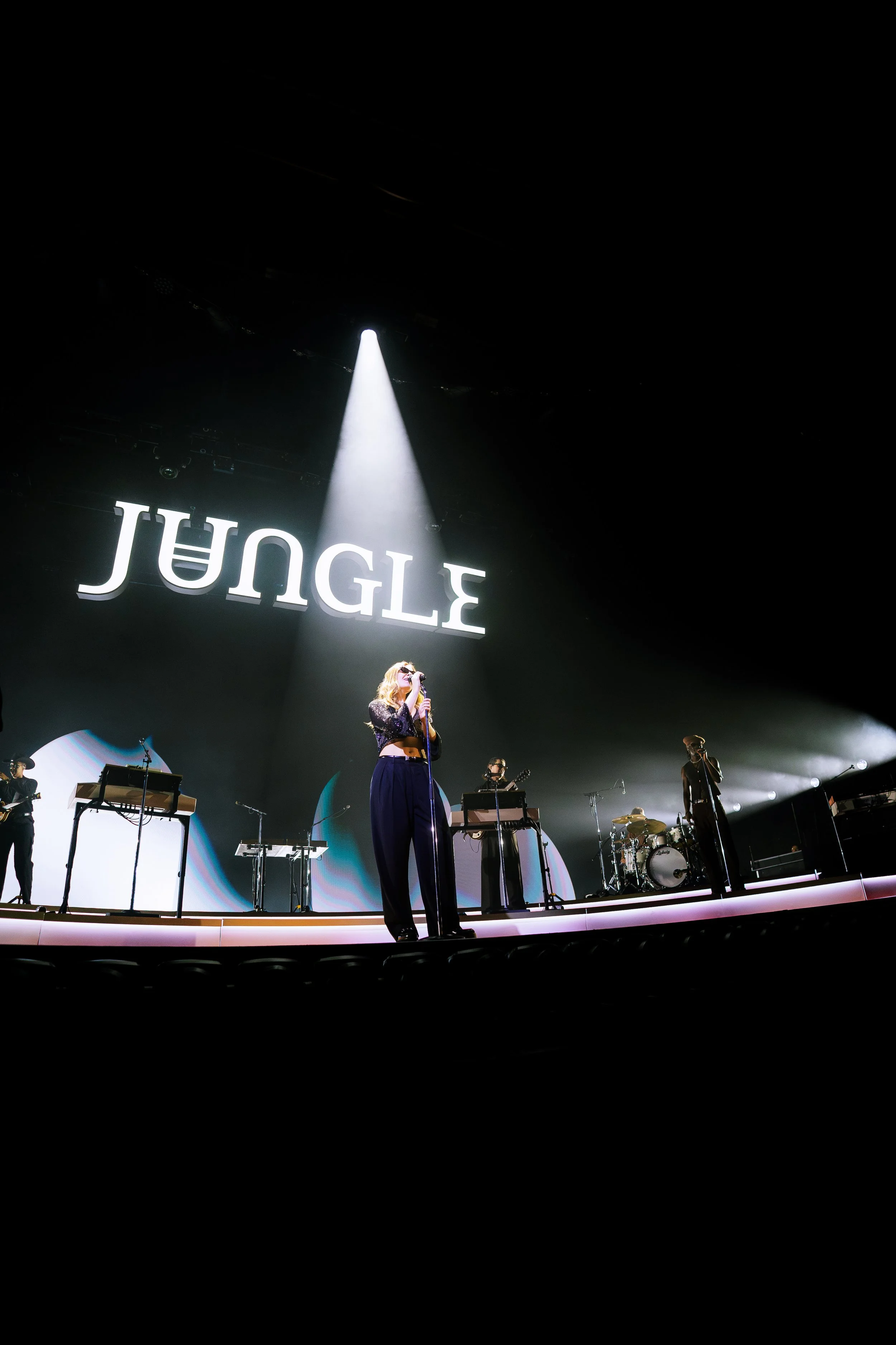  NASHVILLE, TENNESSEE - September 21: Jungle bring their “Sunshine World Tour” to The Pinnacle. (Photo by Dylan Basden for Pretty Nifty) 