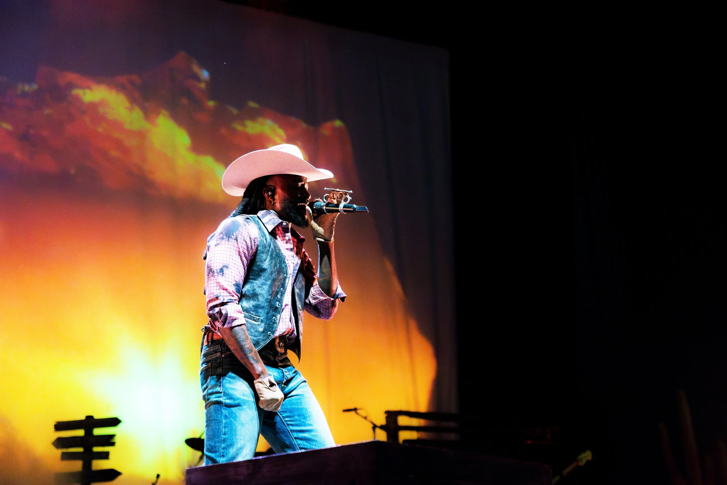  NASHVILLE, TENNESSEE - September 18: Shaboozey returns home to Nashville on his “Outlaws Never Die Tour”. (Photo by Dylan Basden for Pretty Nifty) 