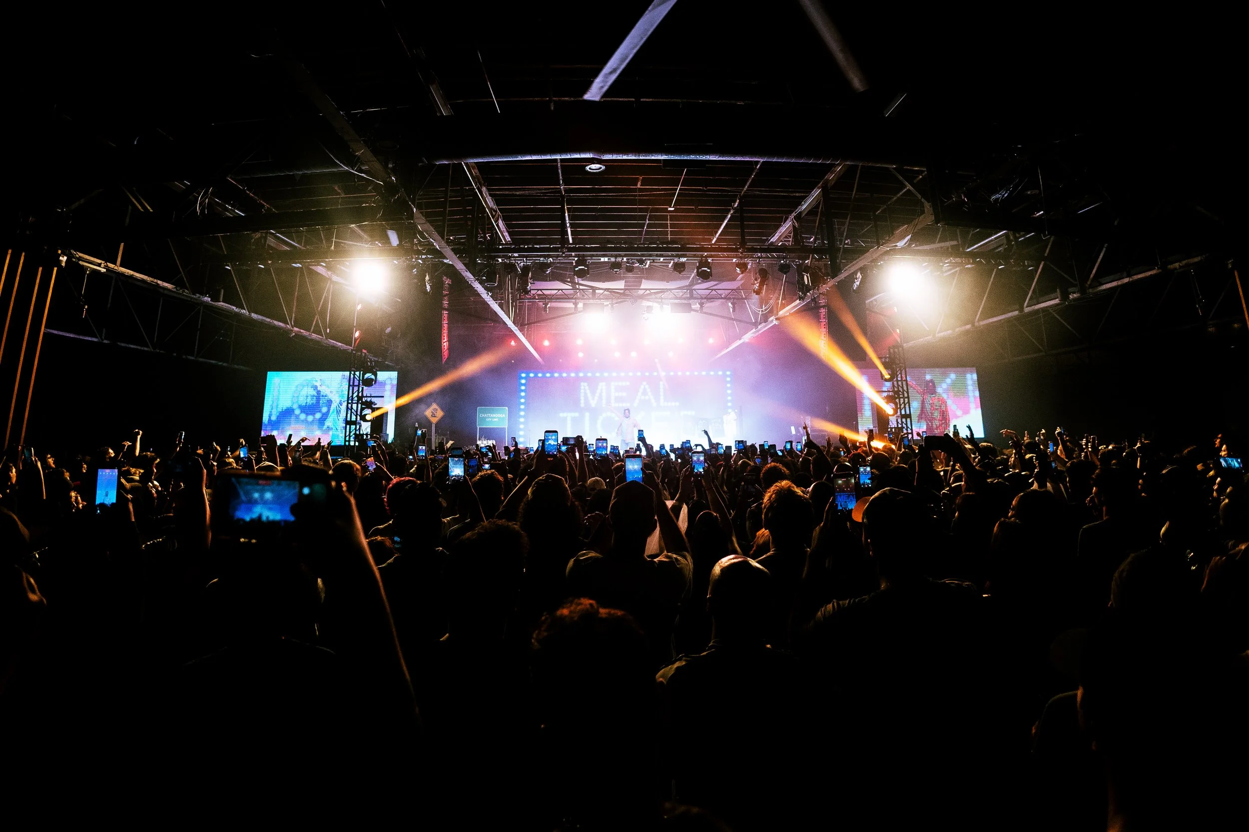 Isaiah_Rashad_09.10.26-57-2.0.jpeg