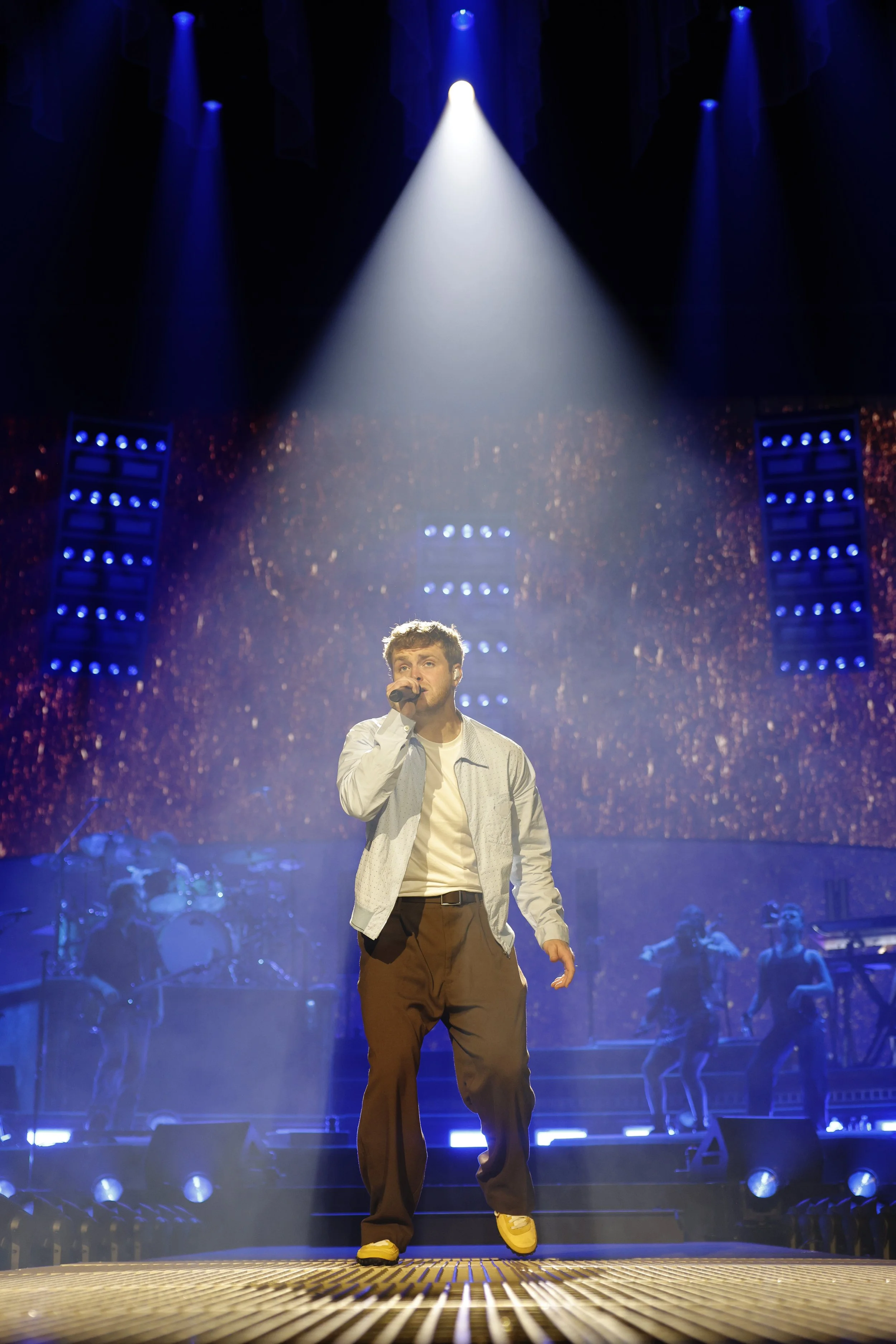  NASHVILLE, TENNESSEE - MAY 25: Alex Warren kicks off "Finally Finding Family on the Road" Tour in Nashville at Bridgestone Arena on May 25, 2026 in Nashville, Tennessee. (Photo by Jason Kempin/Getty Images for Live Nation) 