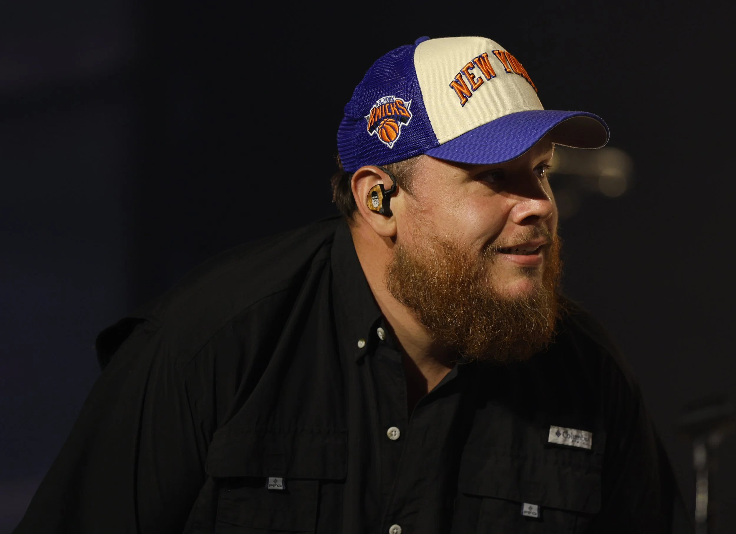  NASHVILLE, TENNESSEE - MAY 25: Luke Combs joins Alex Warren onstage as he kicks off "Finally Finding Family on the Road" Tour in Nashville at Bridgestone Arena on May 25, 2026 in Nashville, Tennessee. (Photo by Jason Kempin/Getty Images for Live Nat