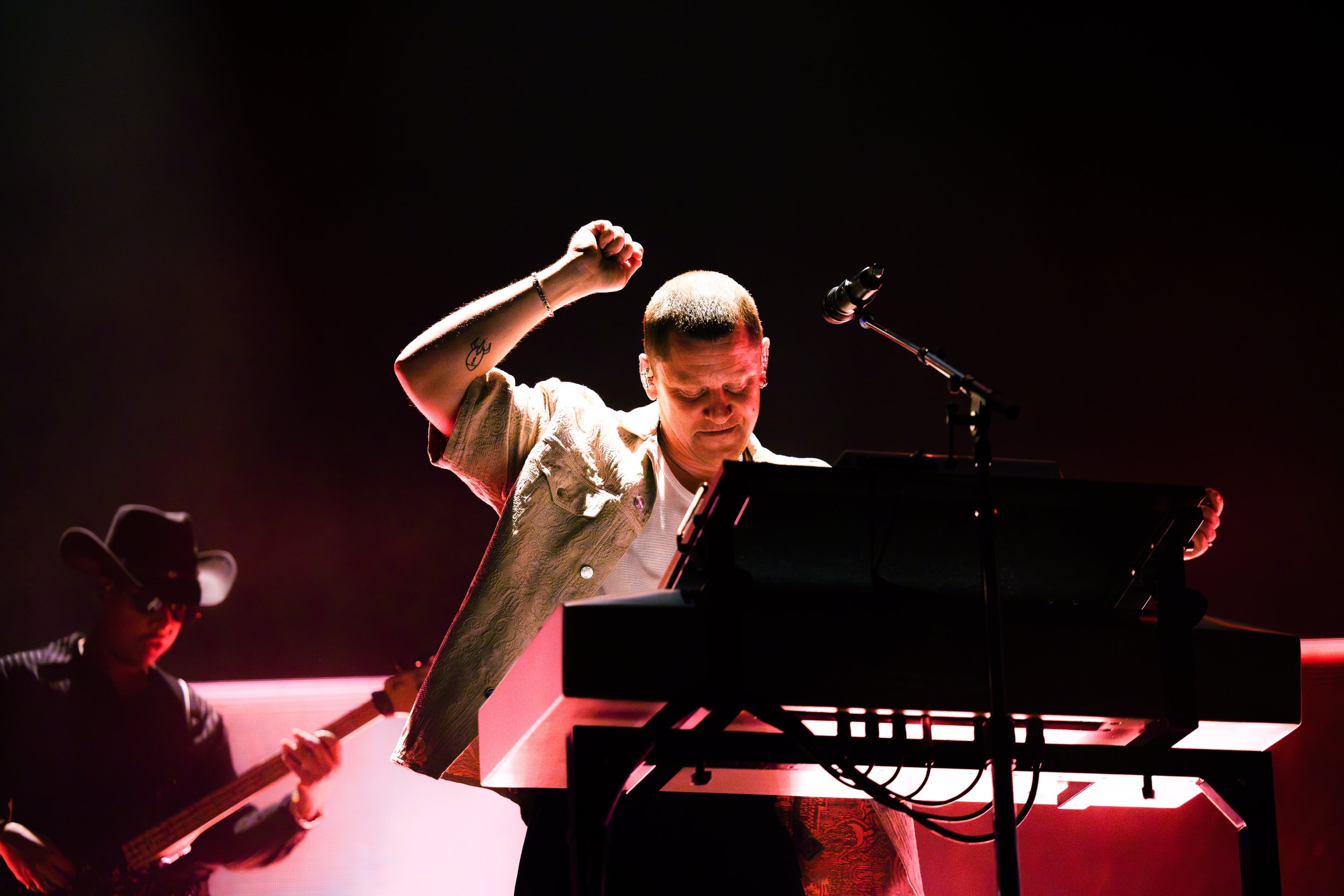  NASHVILLE, TENNESSEE - September 21: Jungle bring their “Sunshine World Tour” to The Pinnacle. (Photo by Dylan Basden for Pretty Nifty) 