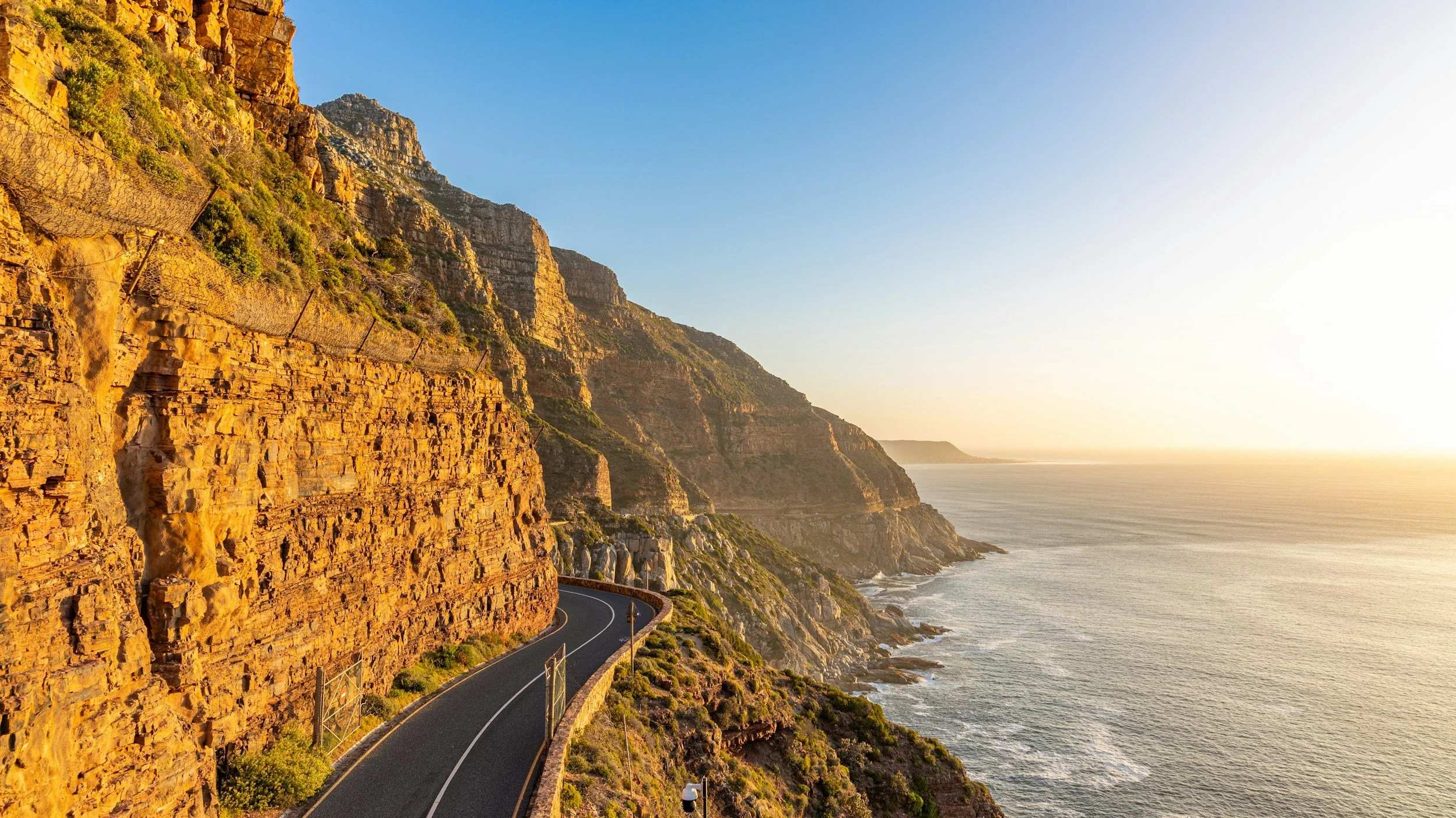 Scenic coastal road on the Cape Peninsula leading to Cape Town, perfectly suited for MGG Tours private excursions and sightseeing trips.