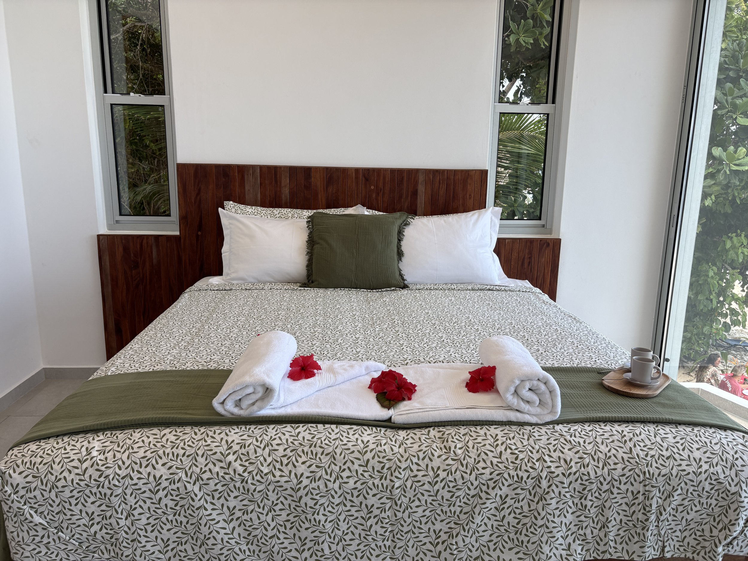 infinity master bedroom bed1.JPG