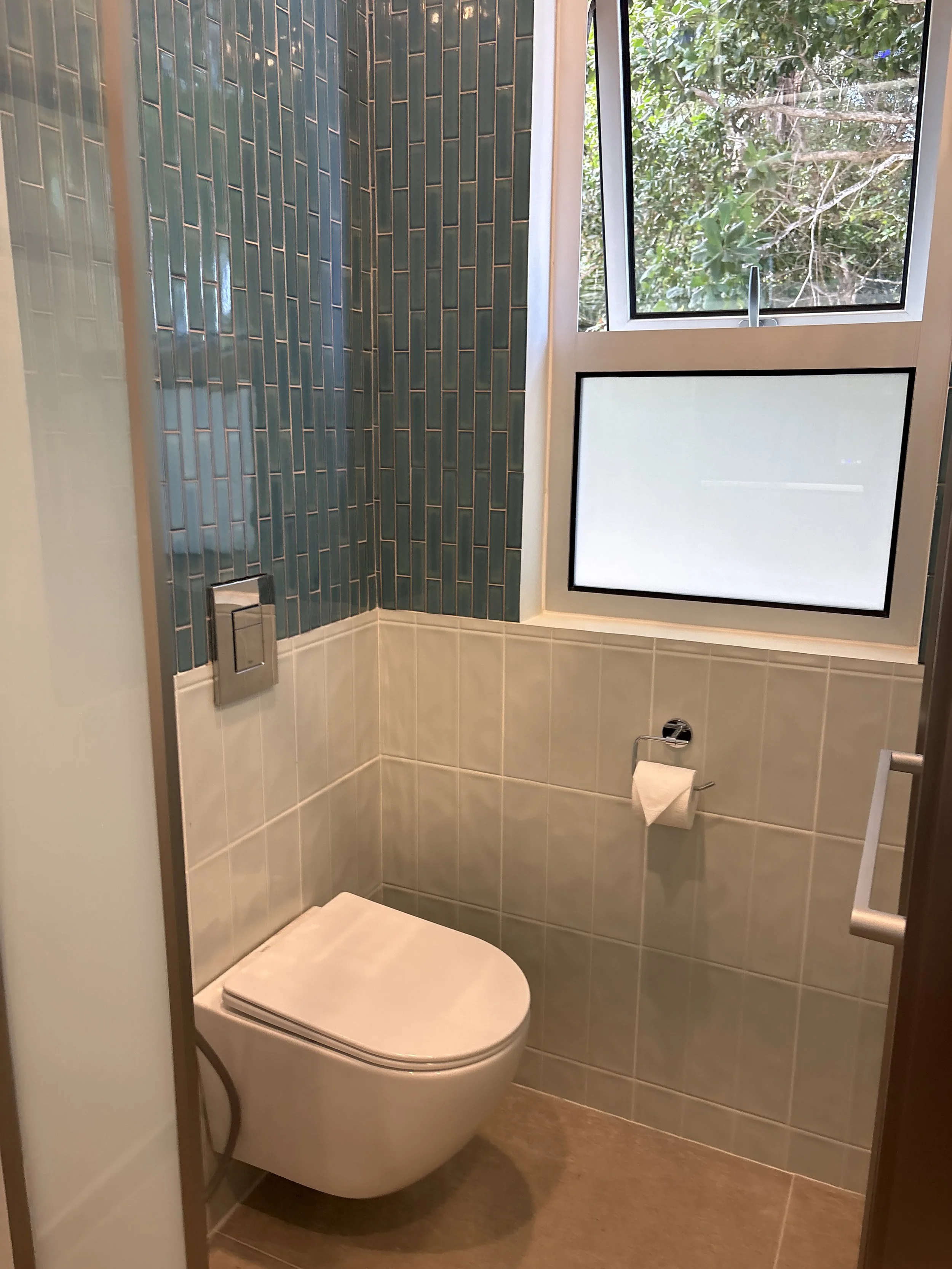 infinity master bathroom toilet.JPG