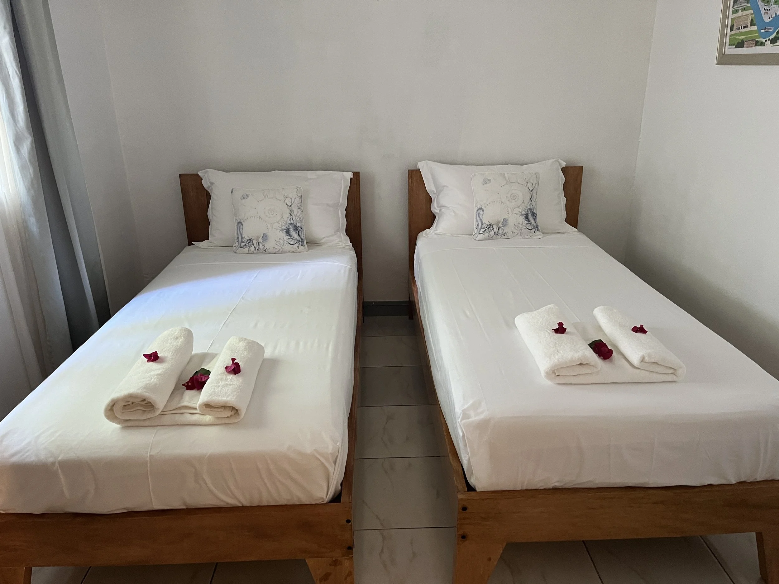 two singles bedroom.JPG