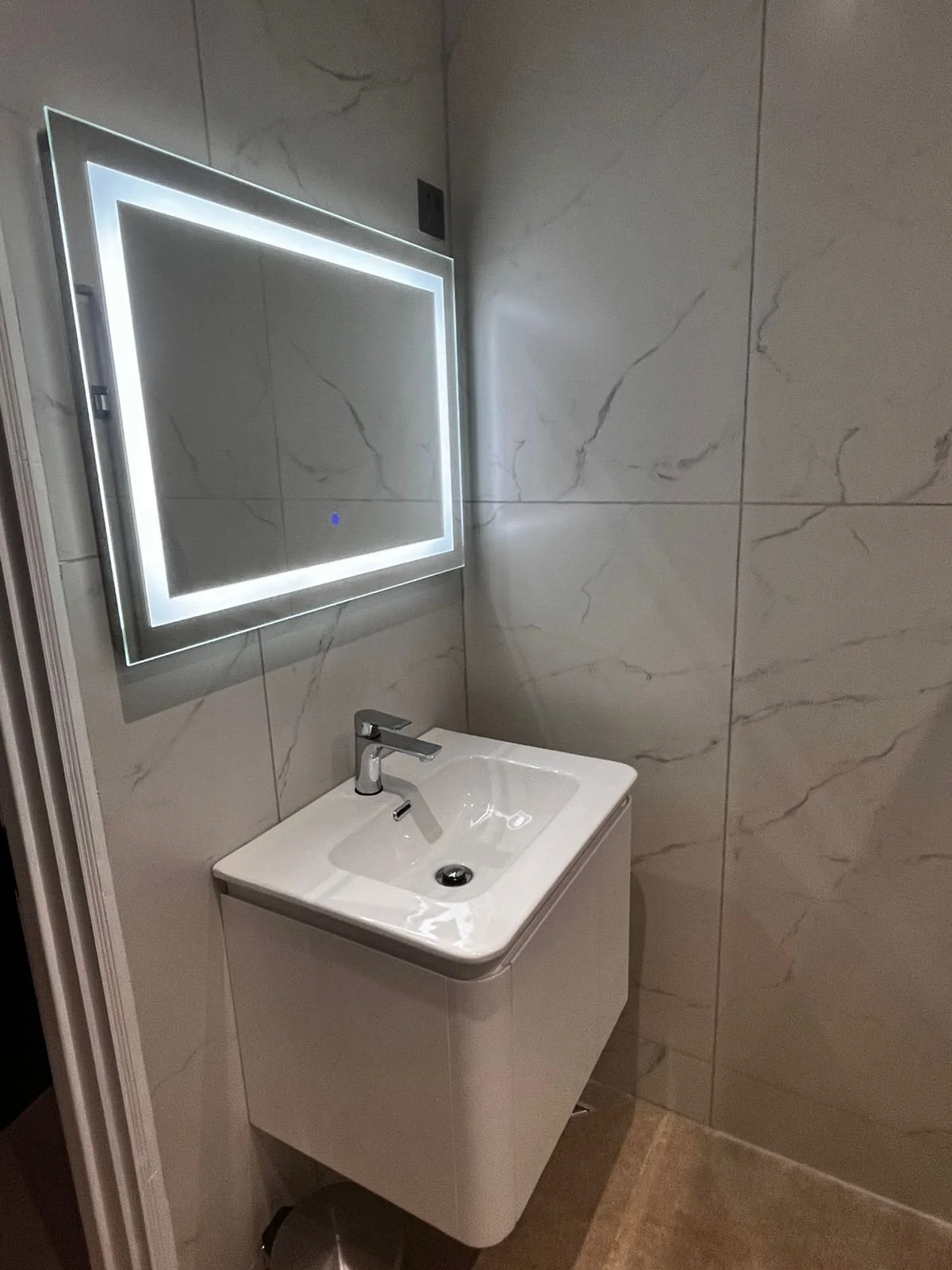 modern clean bathroom.JPG
