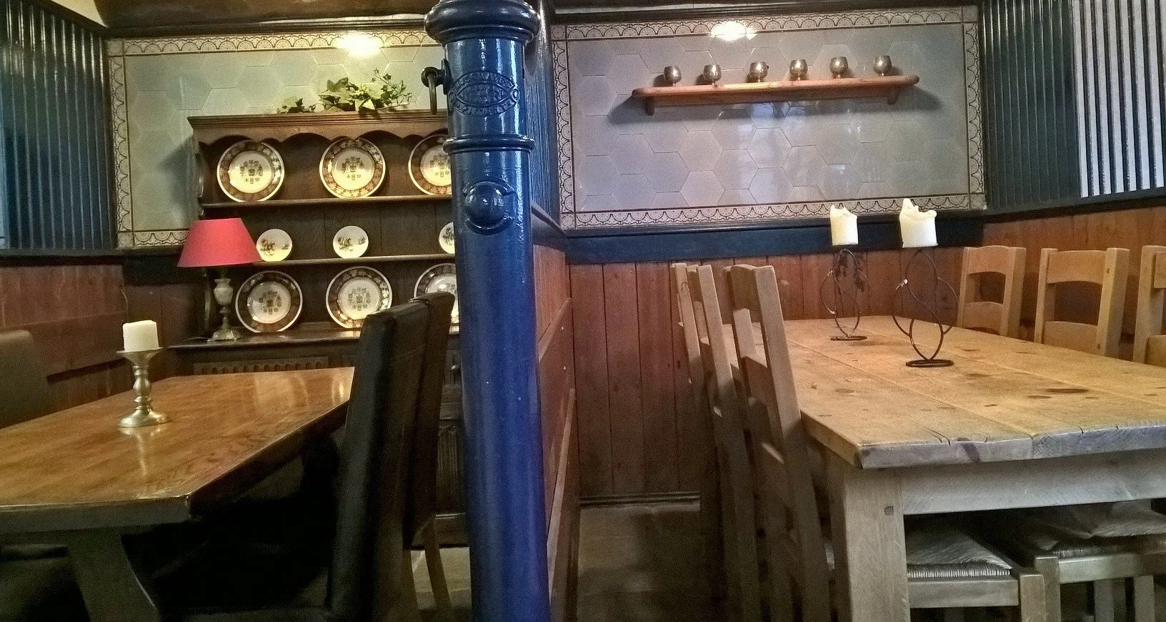 2 large dining table for 10, group dining Peak District, Duke of Devonshire Stables, original stable conversion, open-plan kitchen-diner, feast, celebration table.
Unique group dining area for 10 in a converted 18th-century stable.