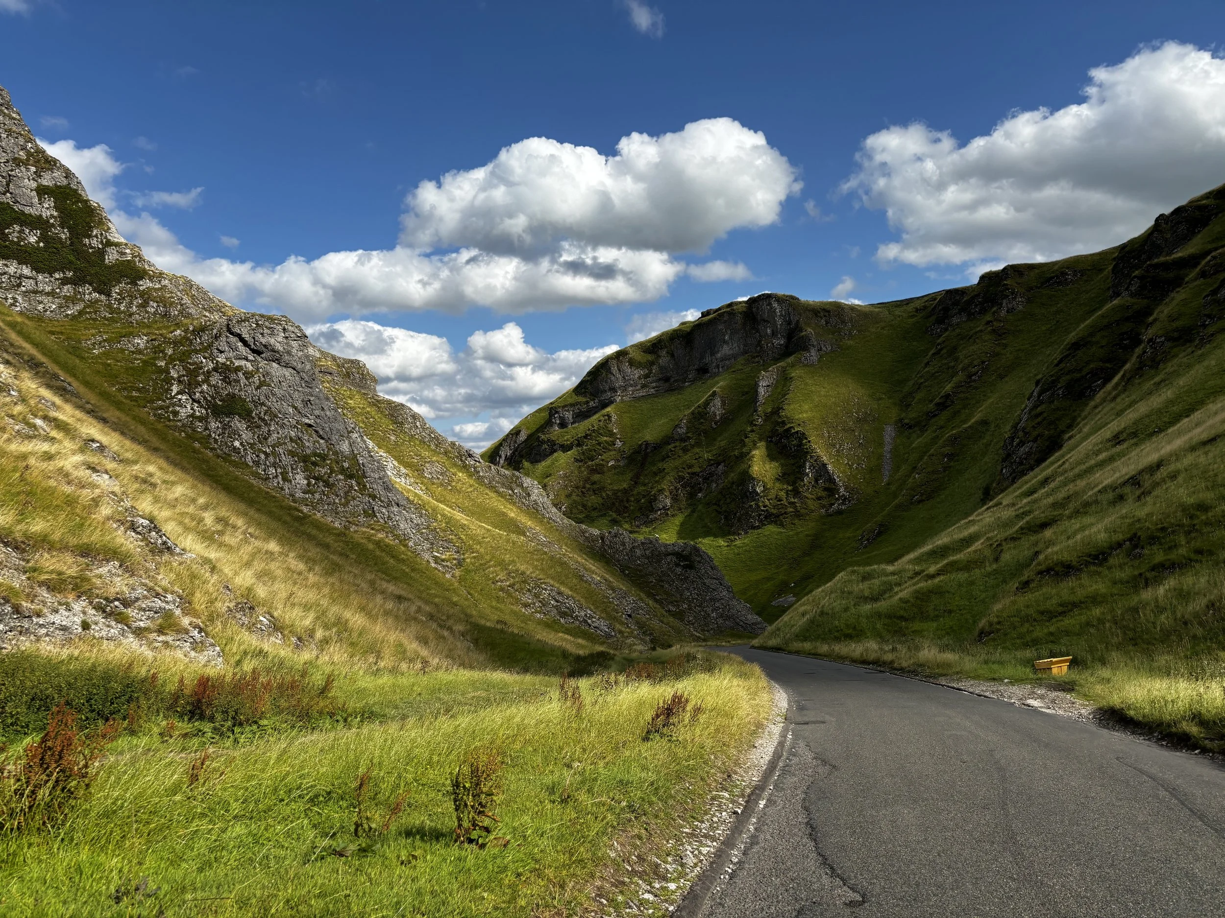 Panoramic view of the rolling green hills and limestone ridges of Castleton, Peak District, a scenic 15-minute drive from our large holiday home in Buxton.