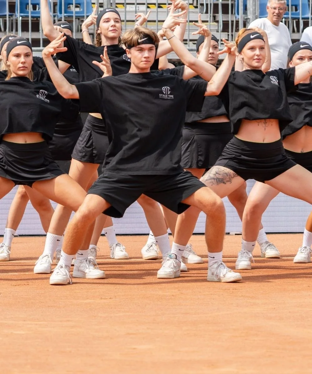 Die Showtanzgruppe Stagetime Company zeigt am Center Court in Amstetten eine mitreissende Pausenshow am Finaltag.