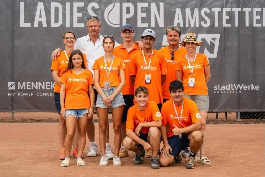 Volunteers f&uuml;r die LADIES OPEN Amstetten 2026 gesucht 🎾🧡

Werde Teil der LADIES OPEN Amstetten 2026 und erlebe ein internationales W100-Turnier hautnah. 🙌

Unsere Volunteer-Teams:
-Court Service
-Eingang &amp; VIP
-Shuttle-Service
-Social Med