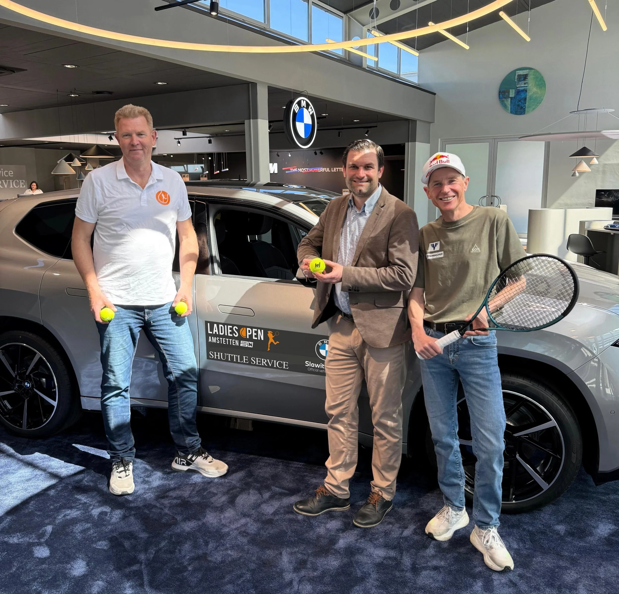 BMW Slawitscheck bleibt offizieller Automobilpartner der LADIES OPEN Amstetten 🎾🚘

Auch 2026 sorgt BMW Slawitscheck mit seiner Shuttle-Flotte wieder f&uuml;r die Mobilit&auml;t unserer Spielerinnen und Teams.

Danke f&uuml;r die starke Partners