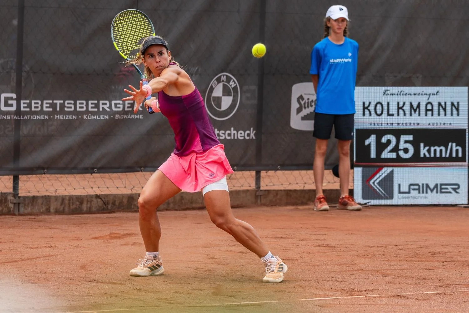 Julia Grabher stürmt souverän ins Viertelfinale