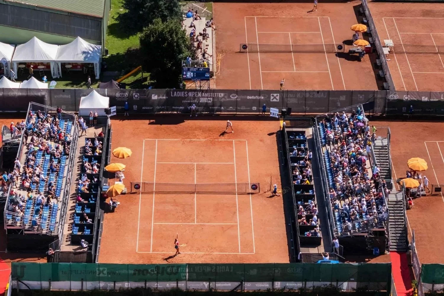 Der Center Court für 700 Fans war 2025 ab dem zweiten Turniertag ausverkauft.