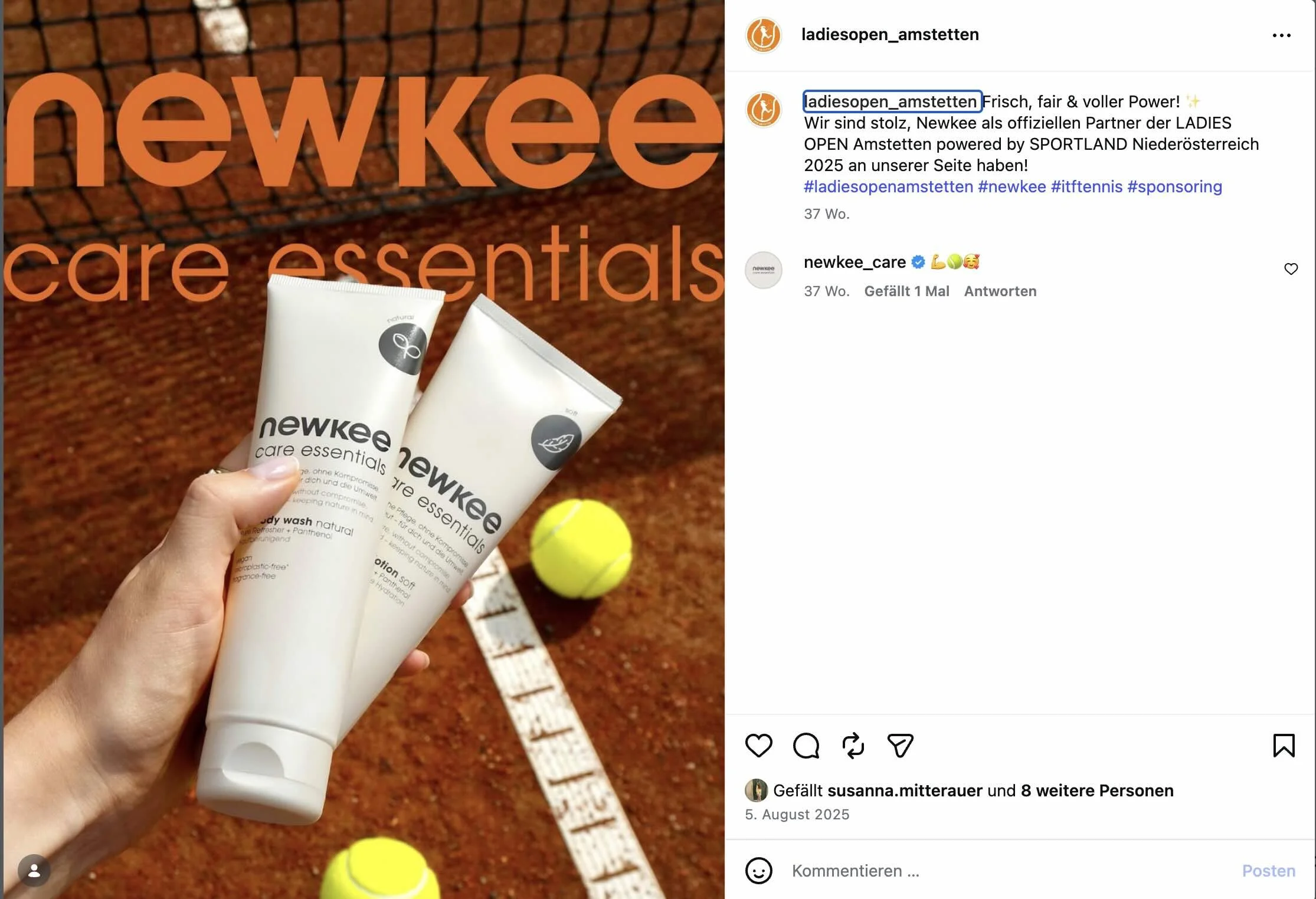 Zwei weiße Tuben mit dem Label 'newkee care essentials', eine Hand hält sie über einer Tennisbahn mit zwei gelben Tennisbällen, im Hintergrund eine Messlatte und ein Tennisnetz.
