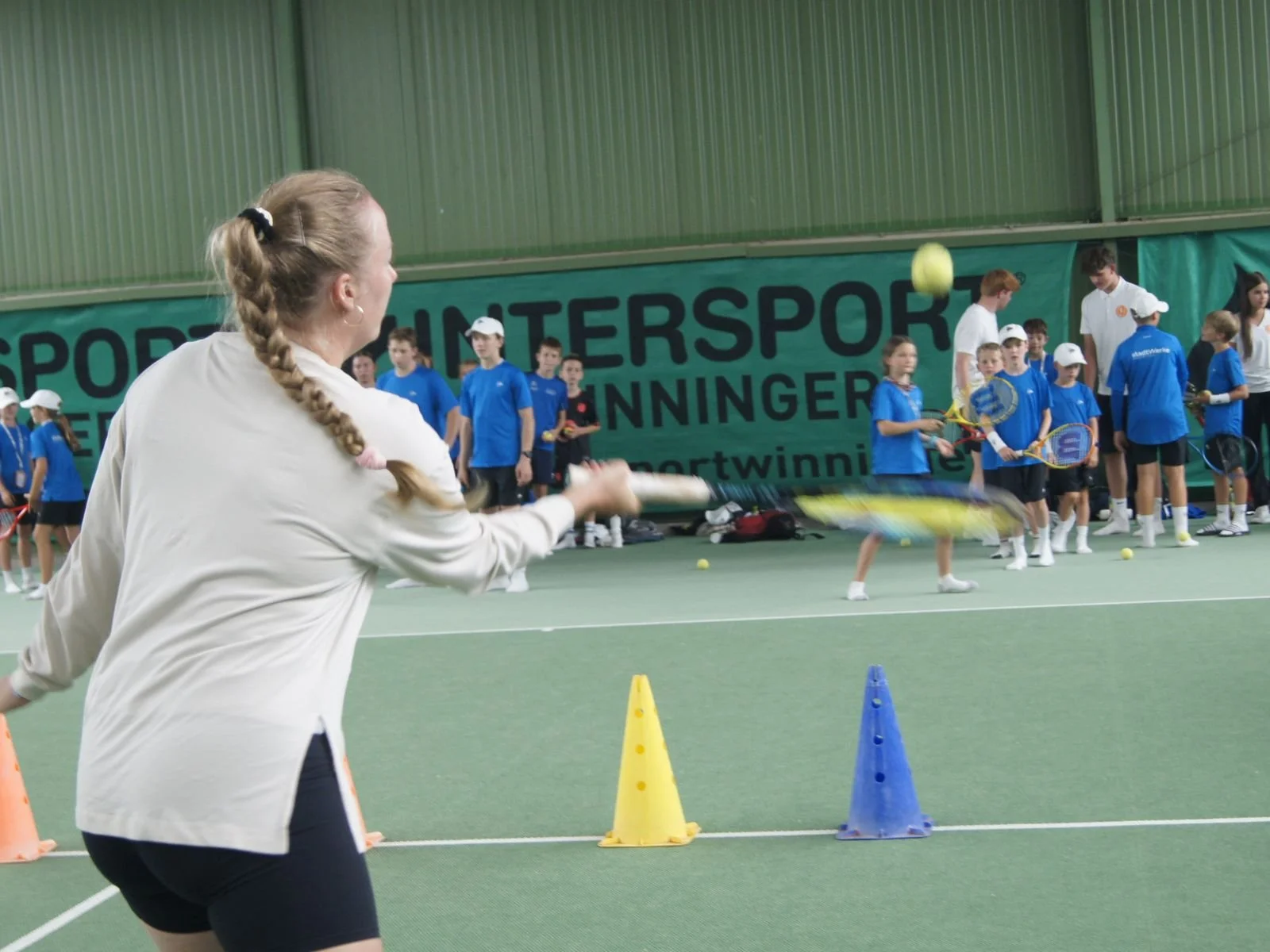 Beim KIDS DAY spielen Stars der ITF World Tennis Tour mit den Juggendlichen.