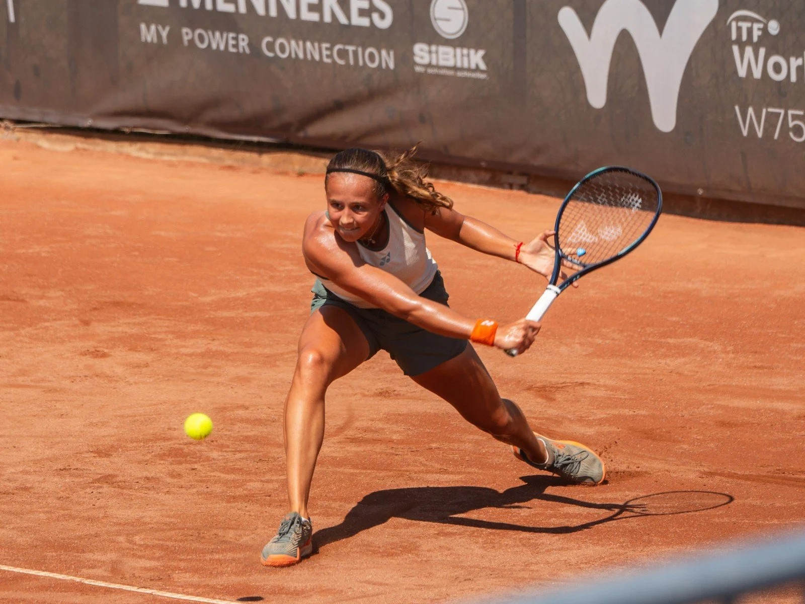 Hanne Vandewinkel (BEL) besiegte im April 2026 die Nummer 16 der Welt, Iva Jovic.