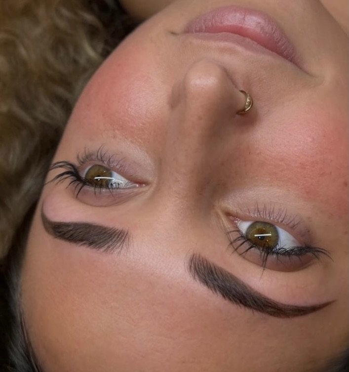 When the brows have stolen the show! 🎬💫😮&zwj;💨 
Nano+shading combo brow tattoo by @wildrosepmu #theloftventura