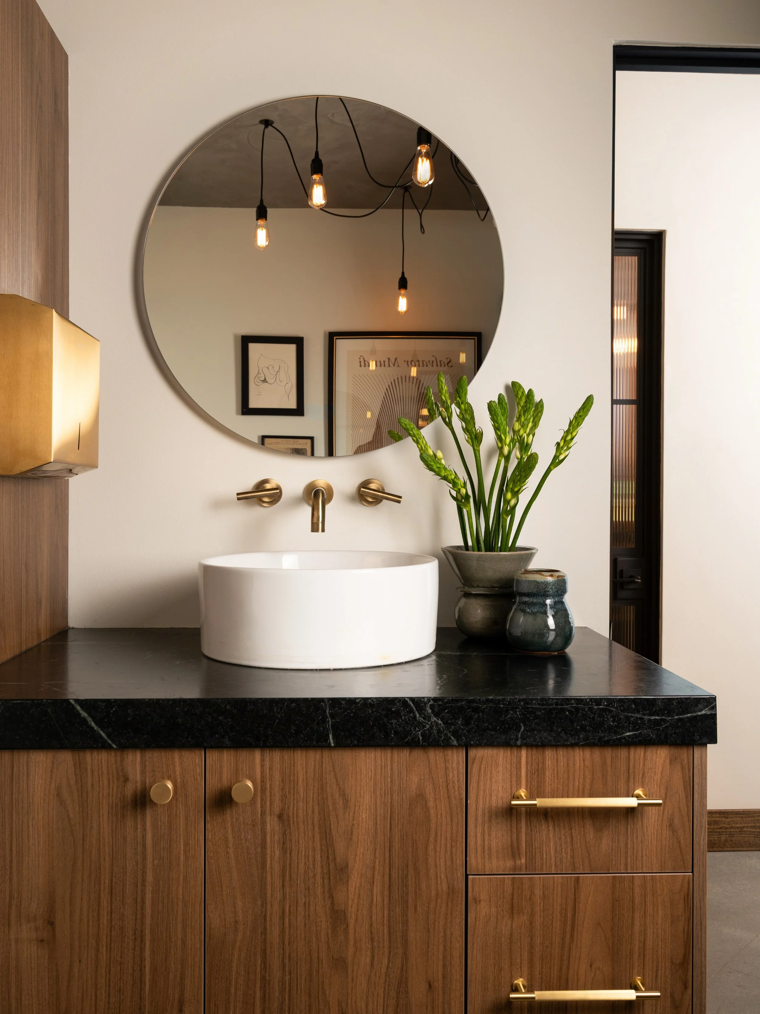 It&rsquo;s all in the details.🌿🕯️From the walnut tones, to the honed black stone and brushed brass finishes. Warm ambient lighting and fixtures all intentionally designed to feel inviting and like somewhere you to stay a while. 

Moral of the story