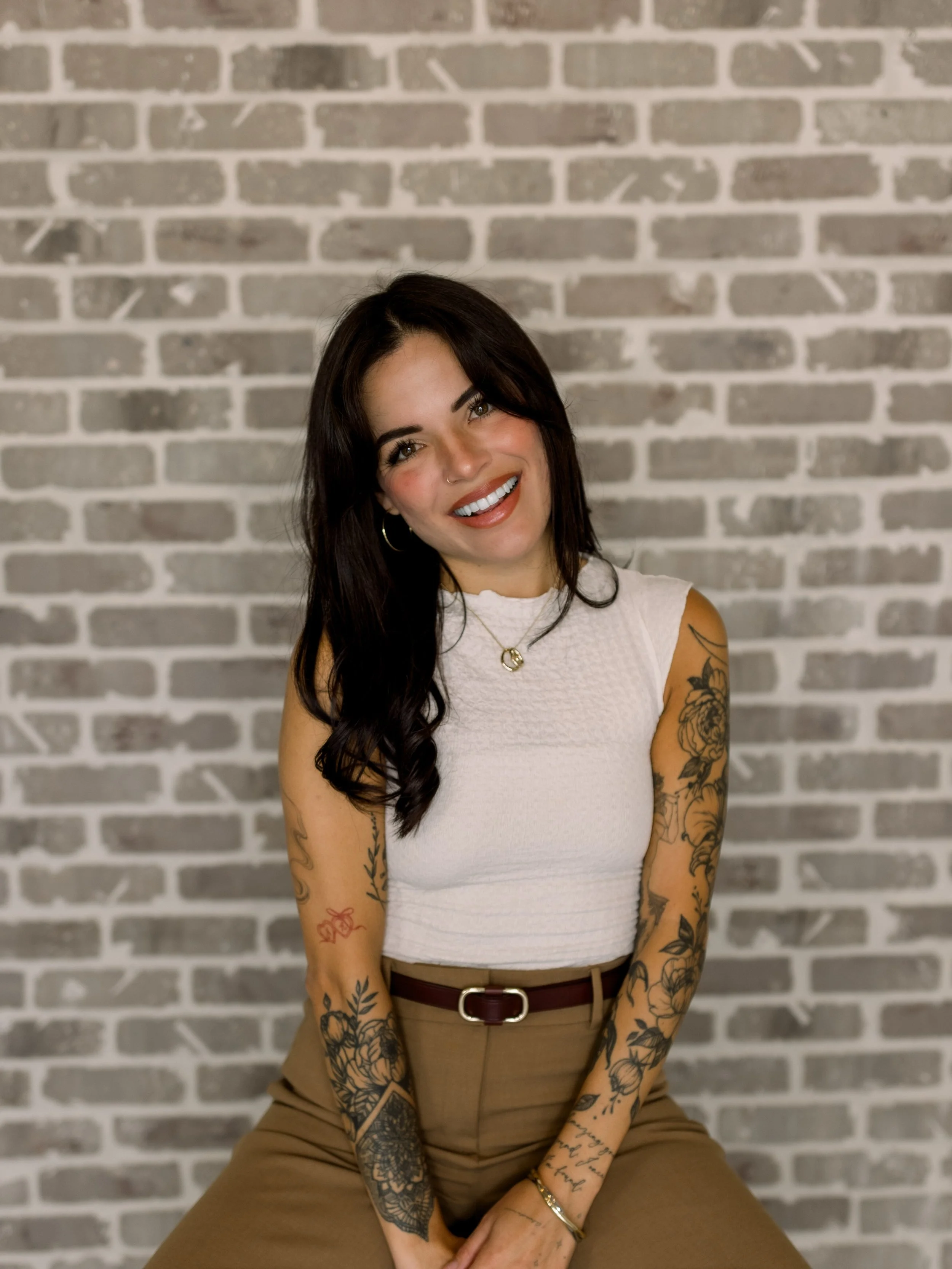 Hi, I&rsquo;m Michaella Rosales🌹
Brow Specialist 💁🏻&zwj;♀️ from natural permanent makeup to laminations, tints, waxing + lash lifts. 
Outside of work, you&rsquo;ll find me at the beach, with friends, or hanging with my pup, Nala. I love staying ac