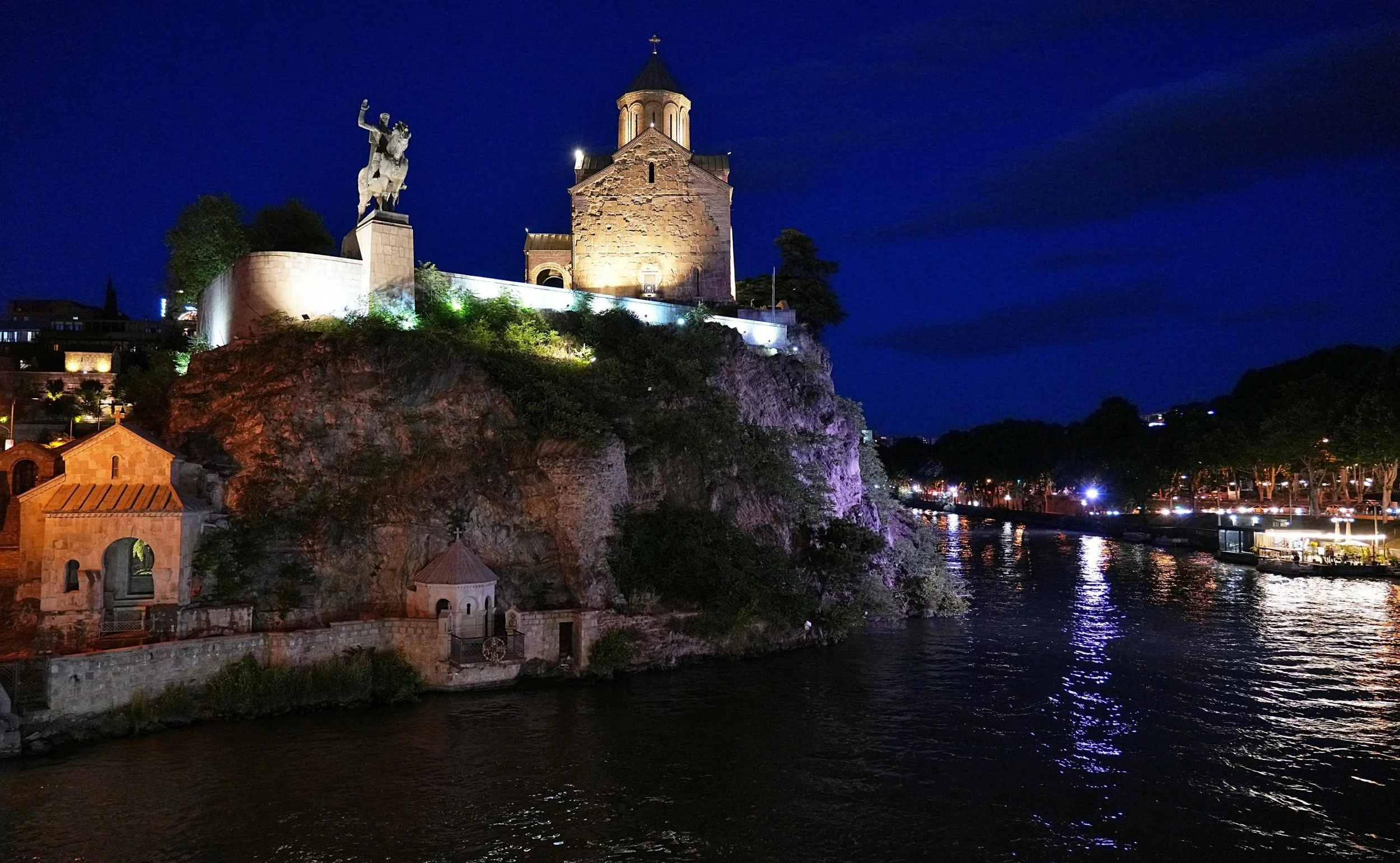  Templo Metekhi (17).jpeg