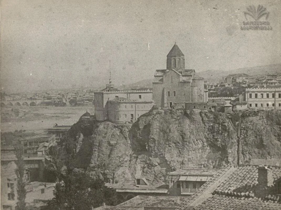  Templo Metekhi (12).jpeg