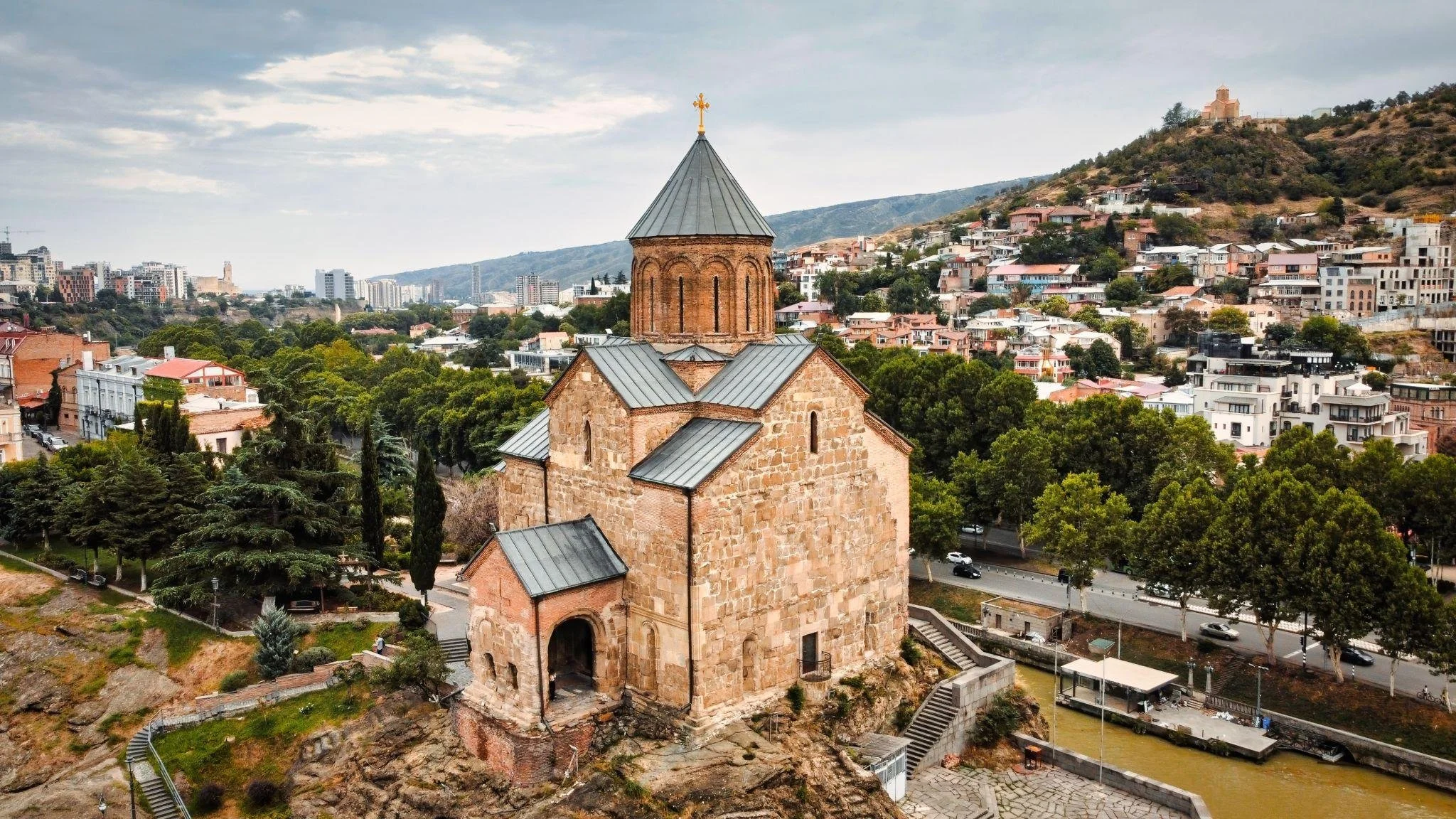  Templo Metekhi (26).jpeg