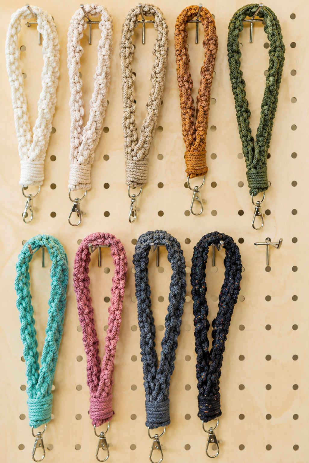 wristlet macrame keychain.png