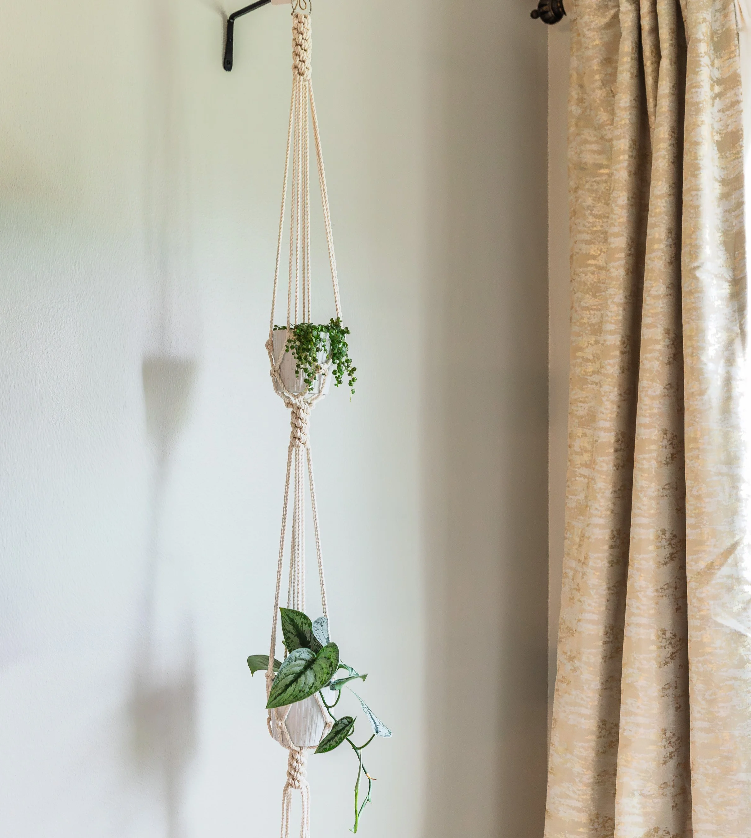 double tiered crown knot macrame plant hanger.jpg