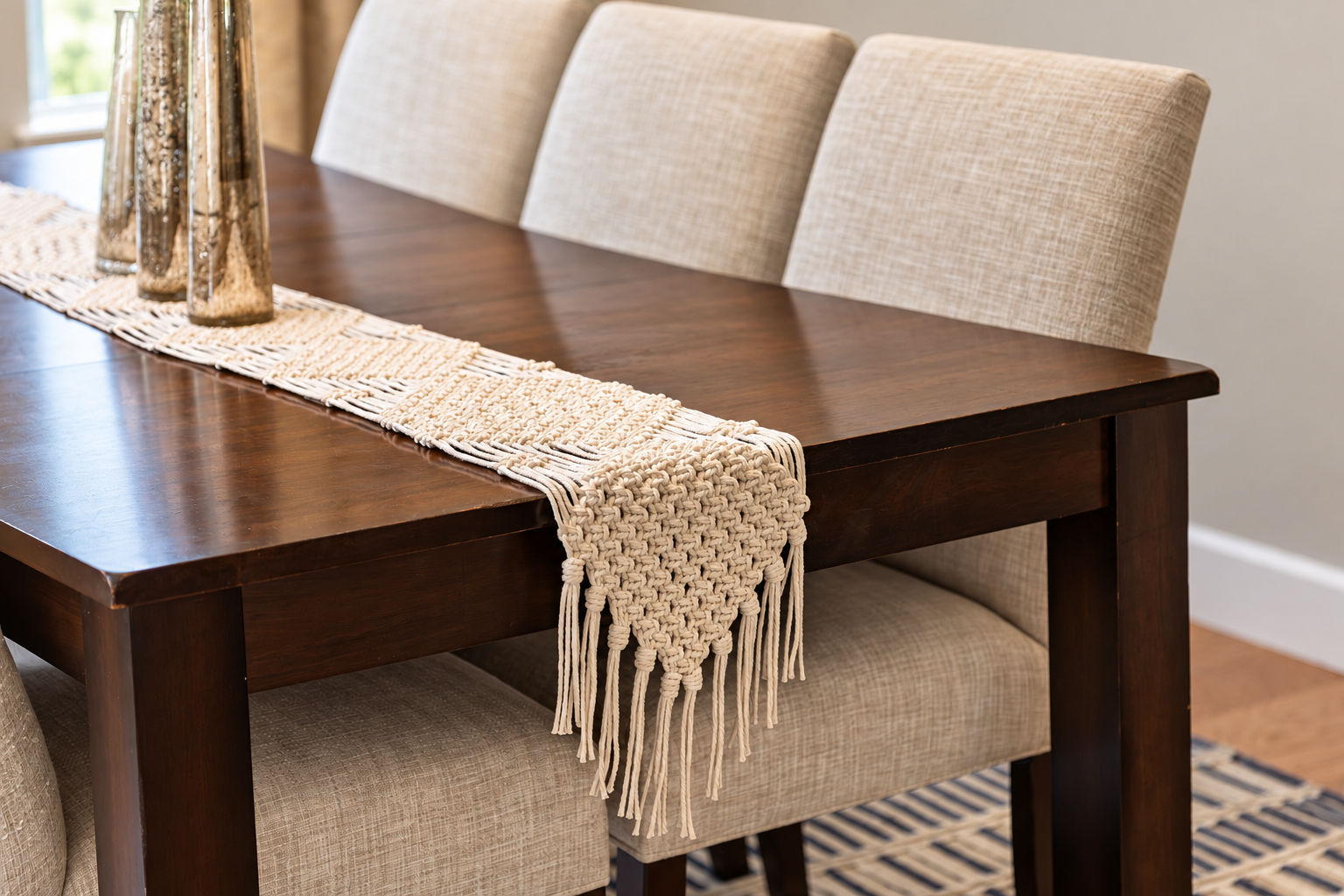 Cozy-Macramé-Dining-Table-Styling-tablerunner-holidays.png