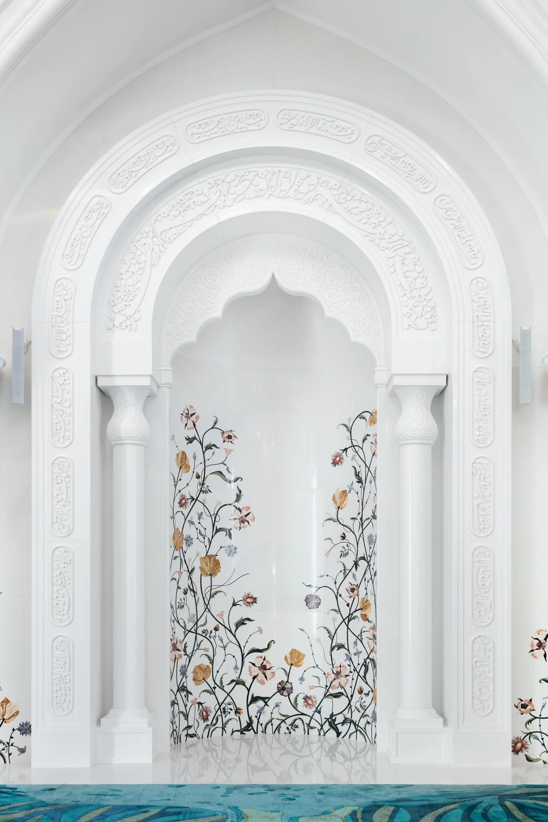 intarsi-floreali-su-bianco-sivec-moschea-di-irek-a-kazan-russia (2).jpg