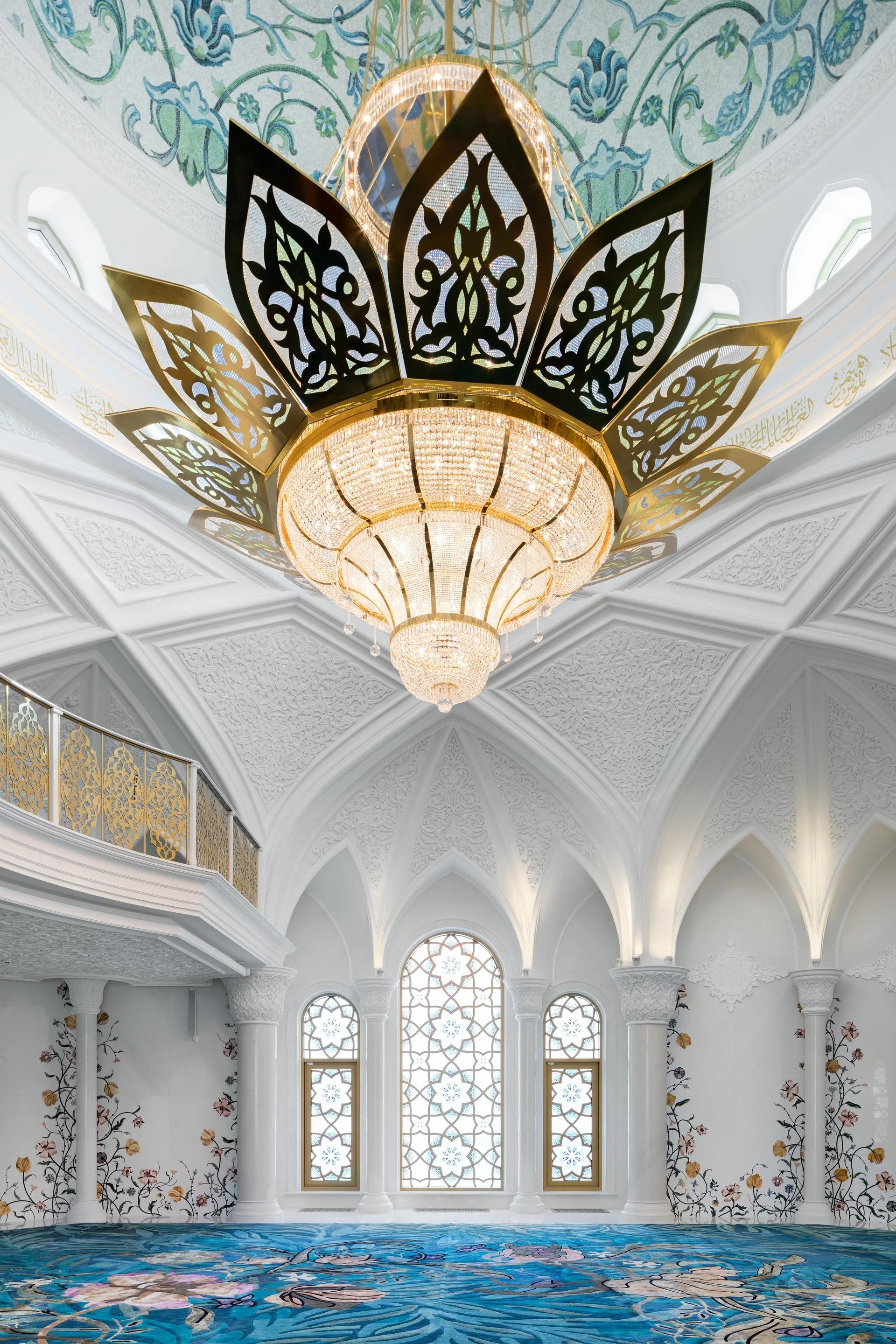 intarsi-floreali-su-bianco-sivec-moschea-di-irek-a-kazan-russia (1).jpg