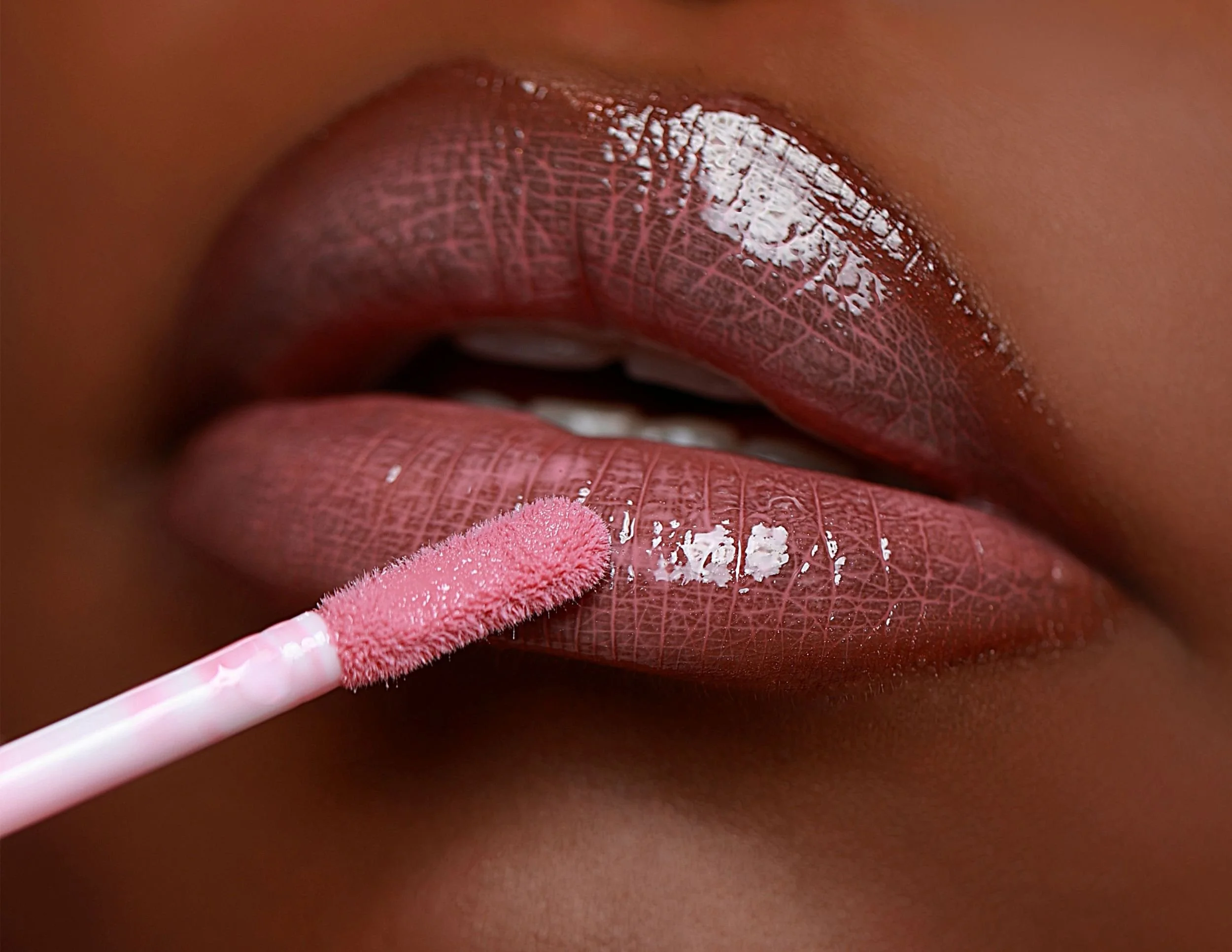 Application of Sweet Lip Gloss