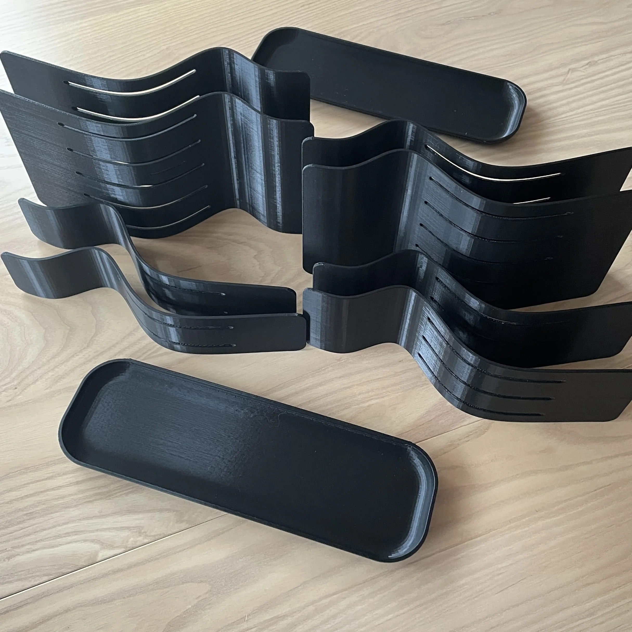 Black PLA 3D printed flexible bracket parts — batch production by Printmaker3D, Sollentuna Sweden
