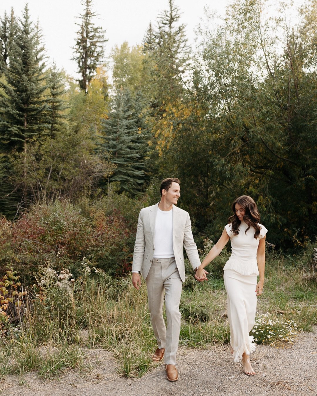 The night before &ldquo;I do&rdquo; &mdash; tucked in the Colorado mountains at Mirabelle Restaurant in Avon.
Charli &amp; Jack gathered their favorite people under the glow of mountain skies, where cowboy boots met candlelight and laughter carried t