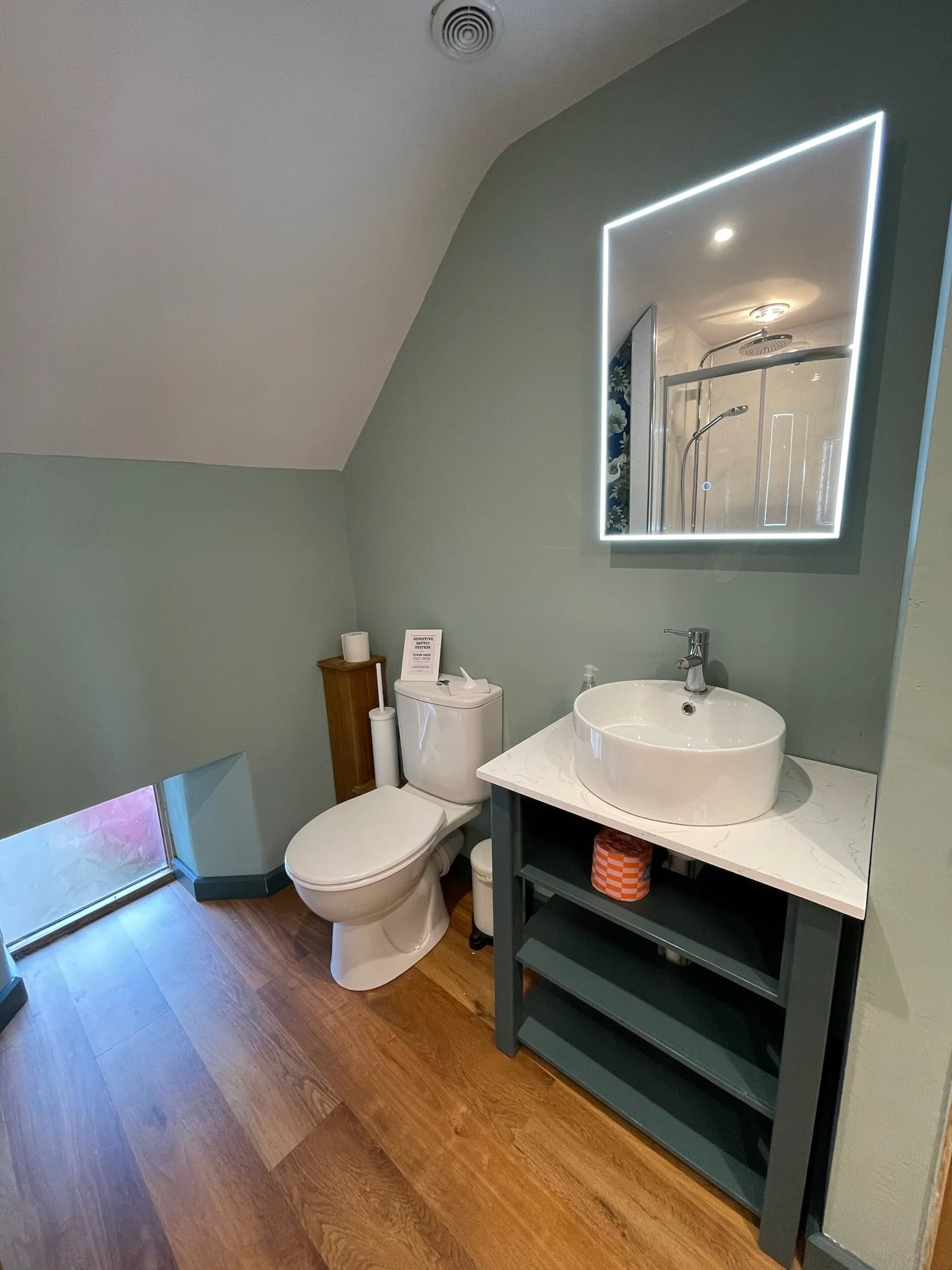 De-misting mirror with shaver/toothbrush charging point