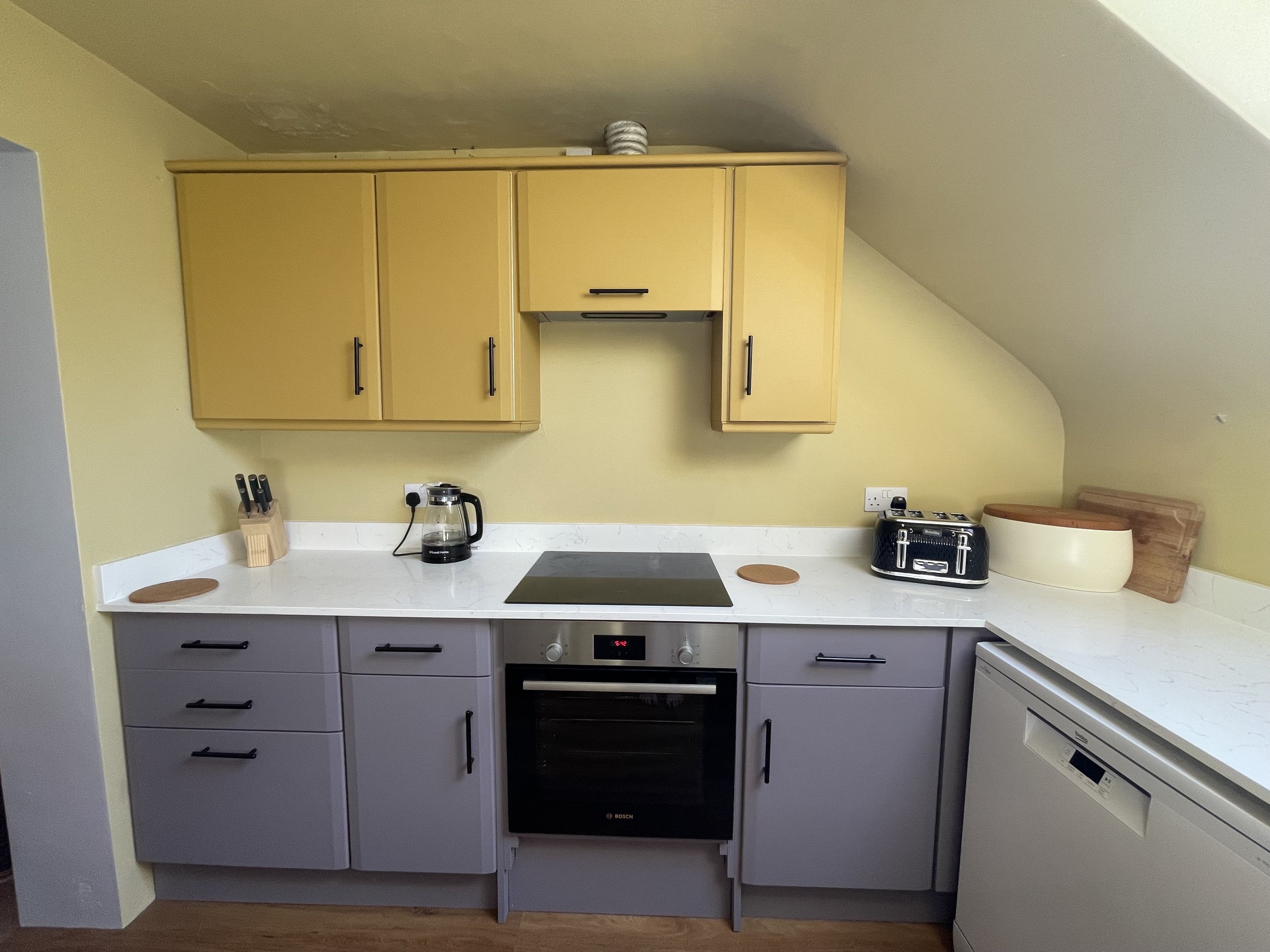 Induction hob, full-size oven and dishwasher