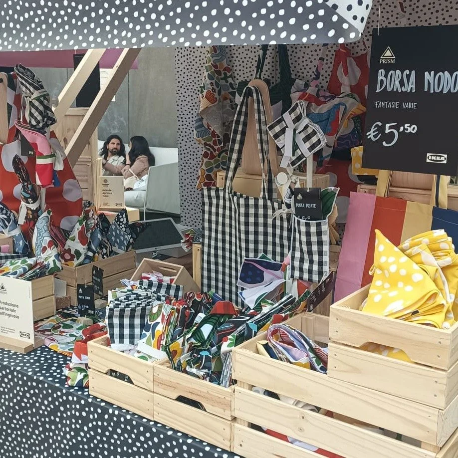 Per la Milano Design Week abbiamo collaborato con IKEA a un progetto che unisce creativit&agrave;, tessile e sostenibilit&agrave;.

Abbiamo realizzato una selezione di prodotti utilizzando in parte vecchi tessuti IKEA, riportati a nuova vita e mescol